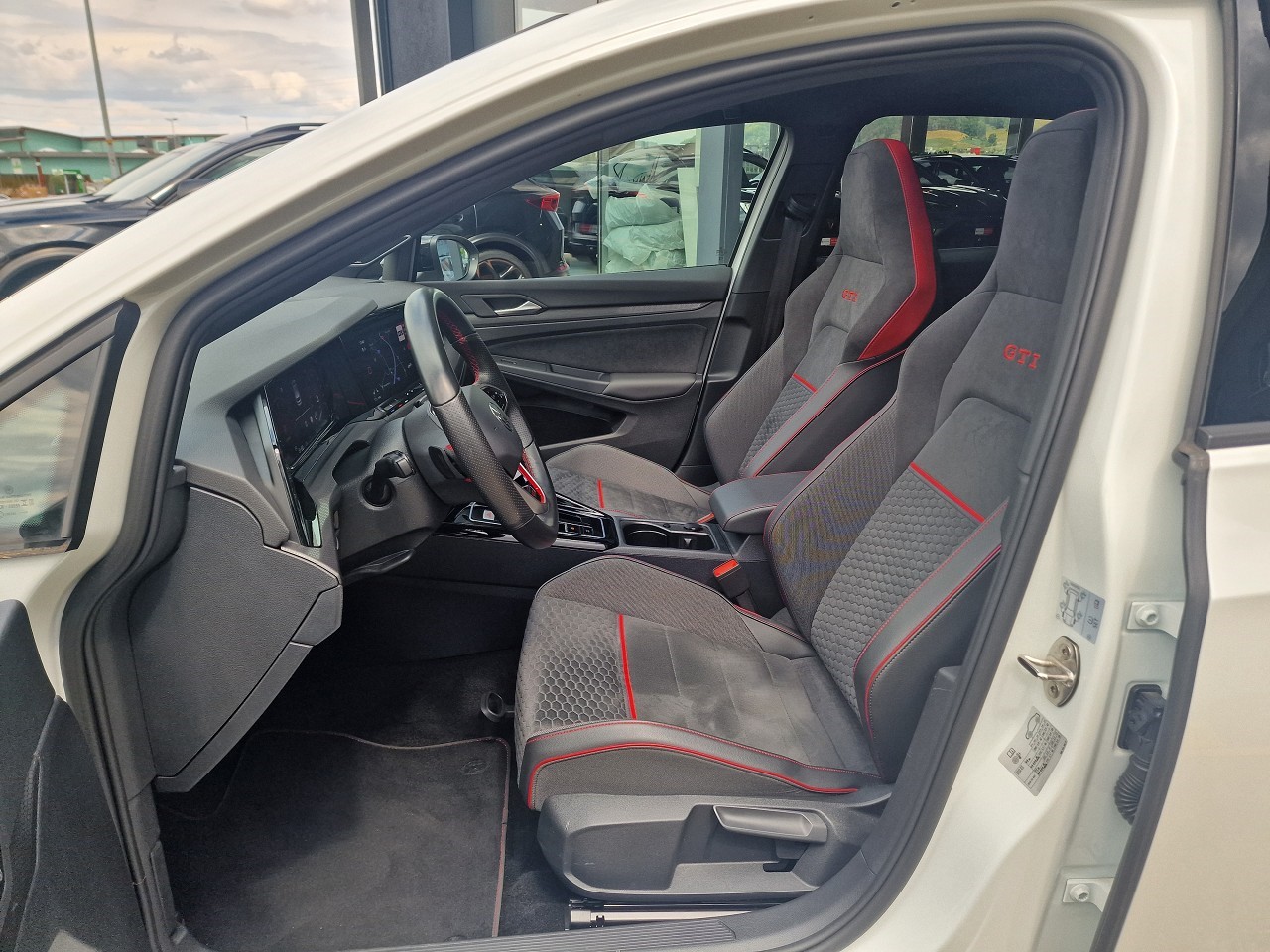 VW Golf 2.0 TSI GTI Clubsport DSG-image-9