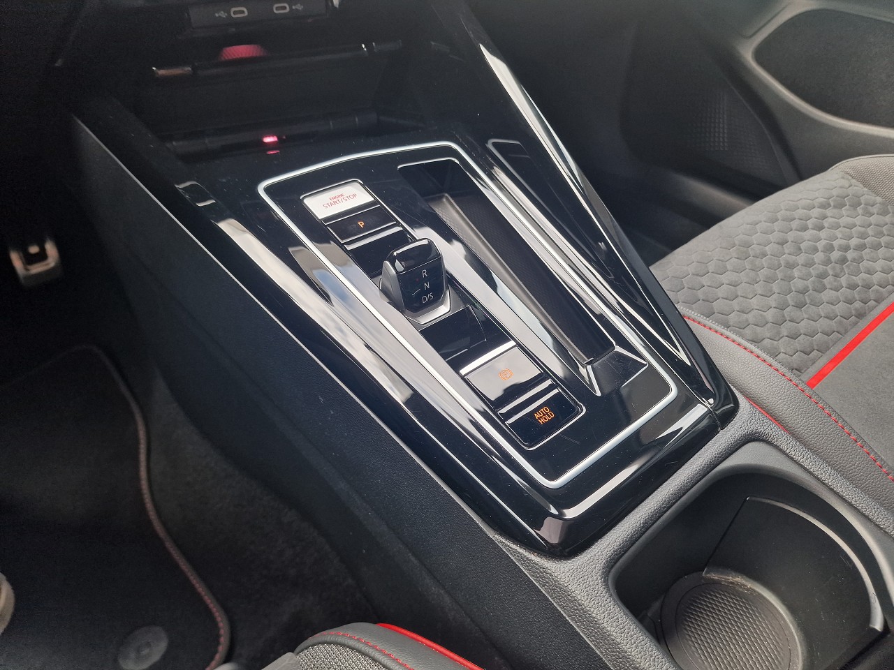 VW Golf 2.0 TSI GTI Clubsport DSG-image-27