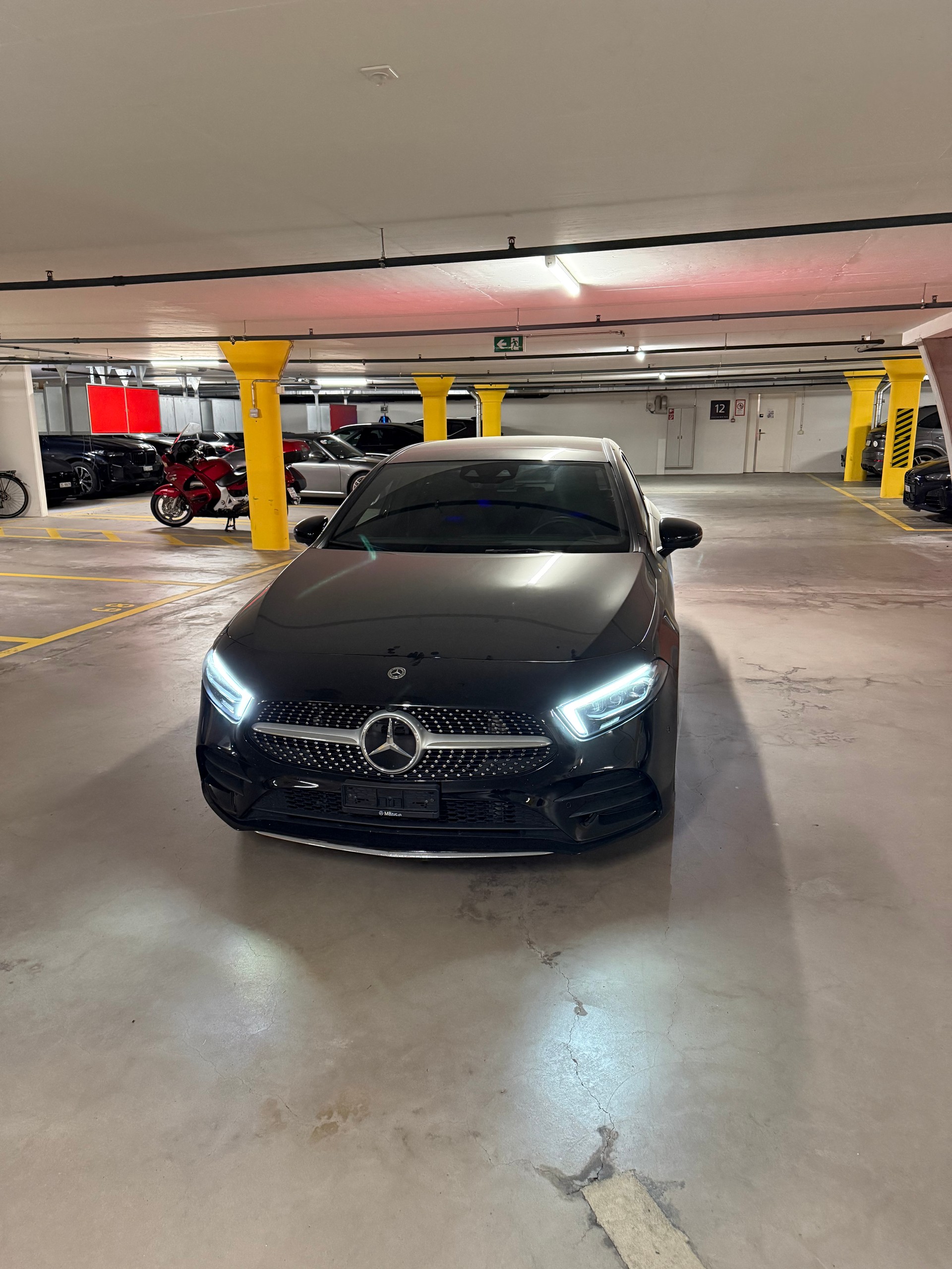 MERCEDES-BENZ A 200 AMG Line-image-0