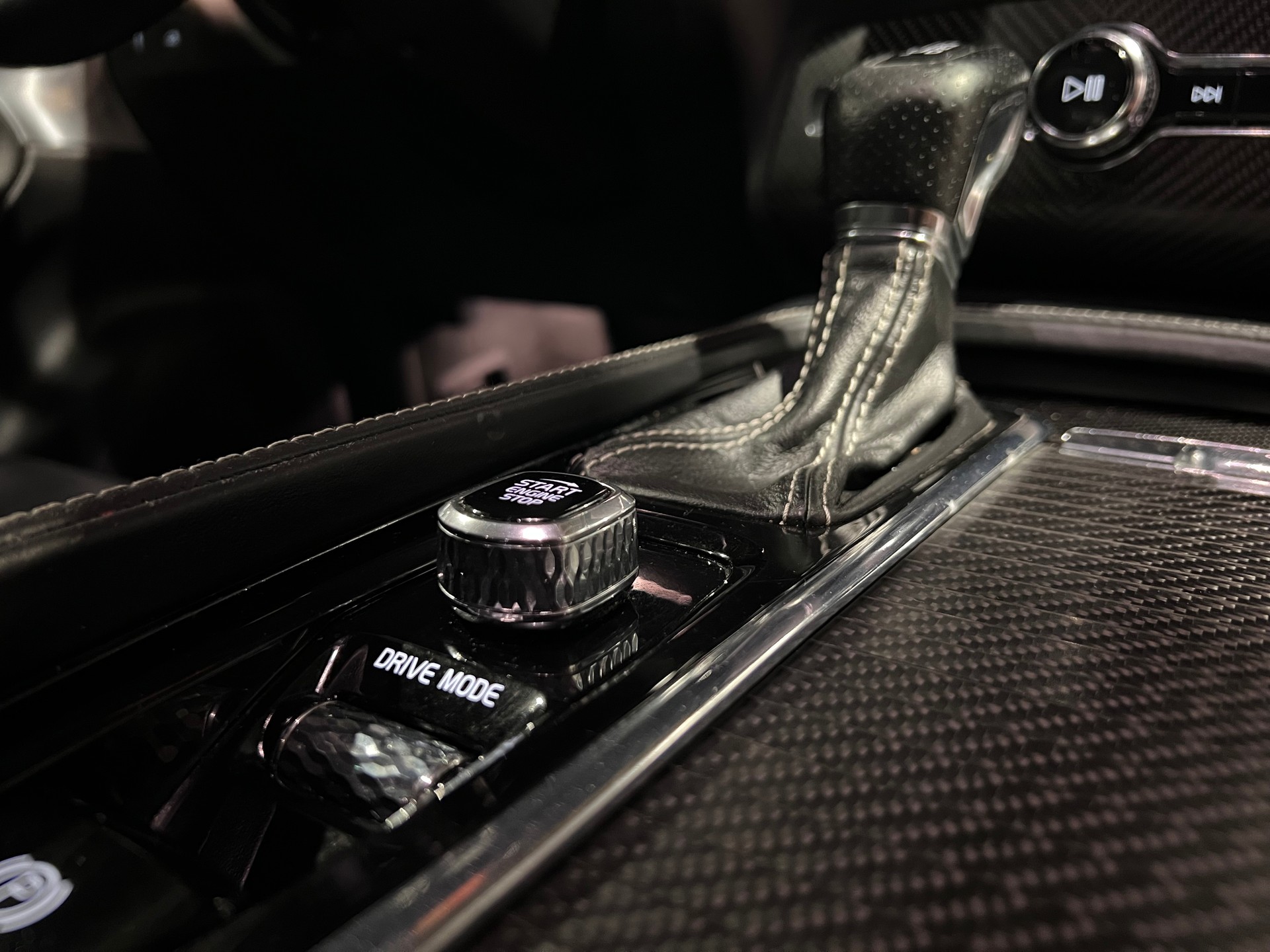 VOLVO XC90 T6 AWD R-Design Geartronic-image-21