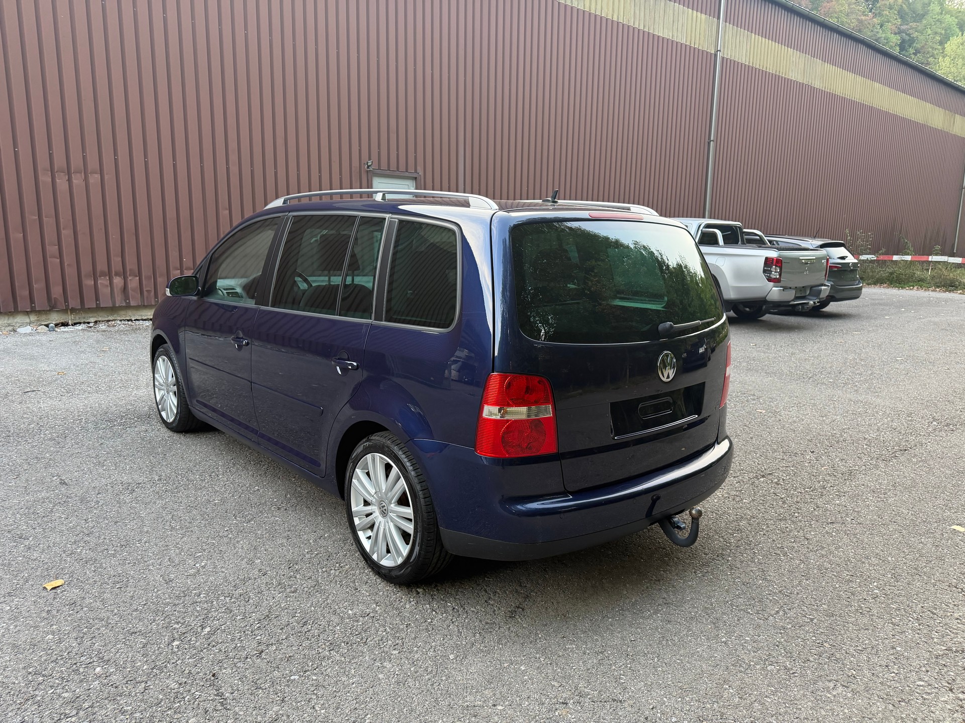 VW Touran 2.0 TDI Trendline-image-4
