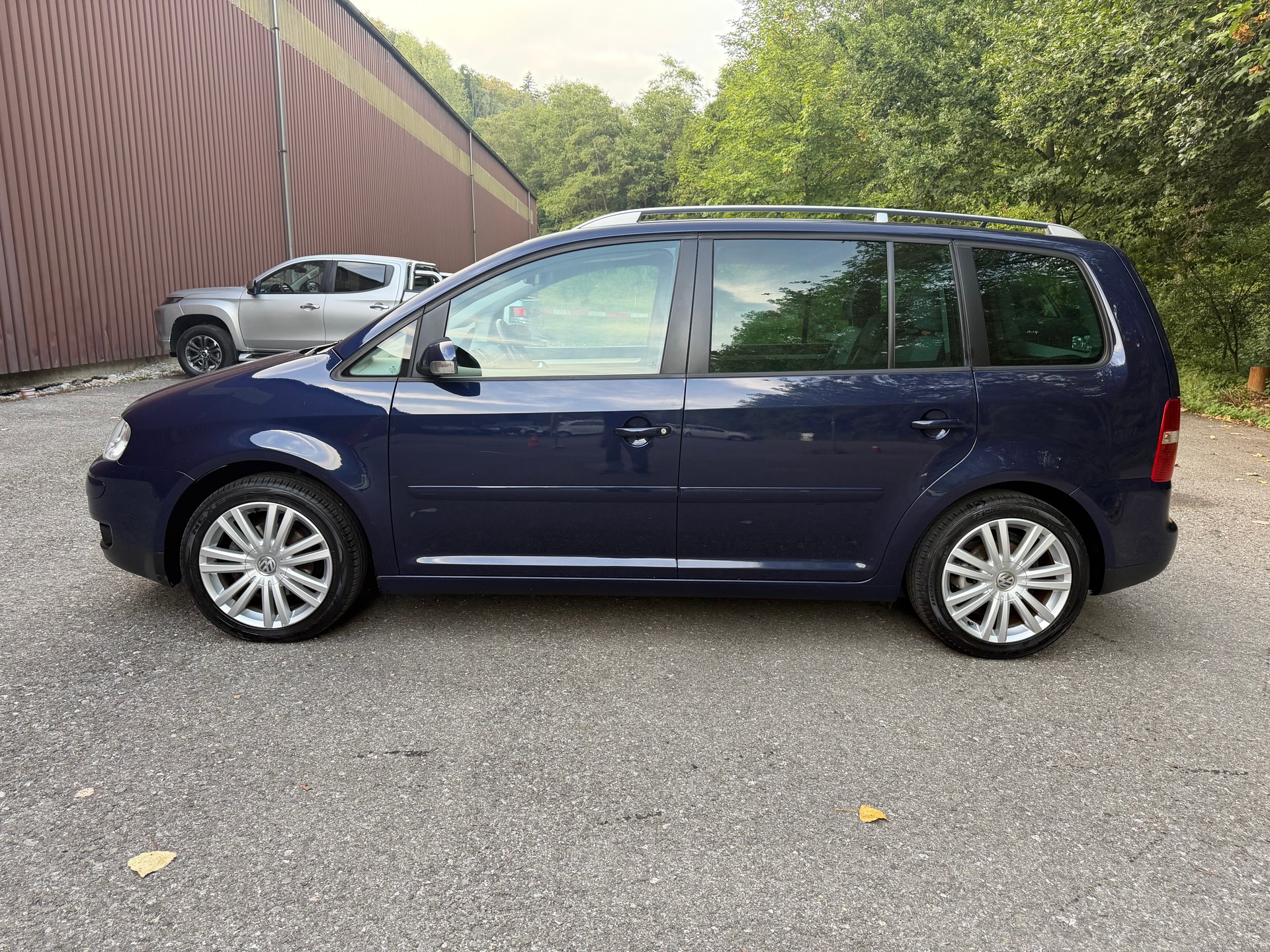 VW Touran 2.0 TDI Trendline-image-3