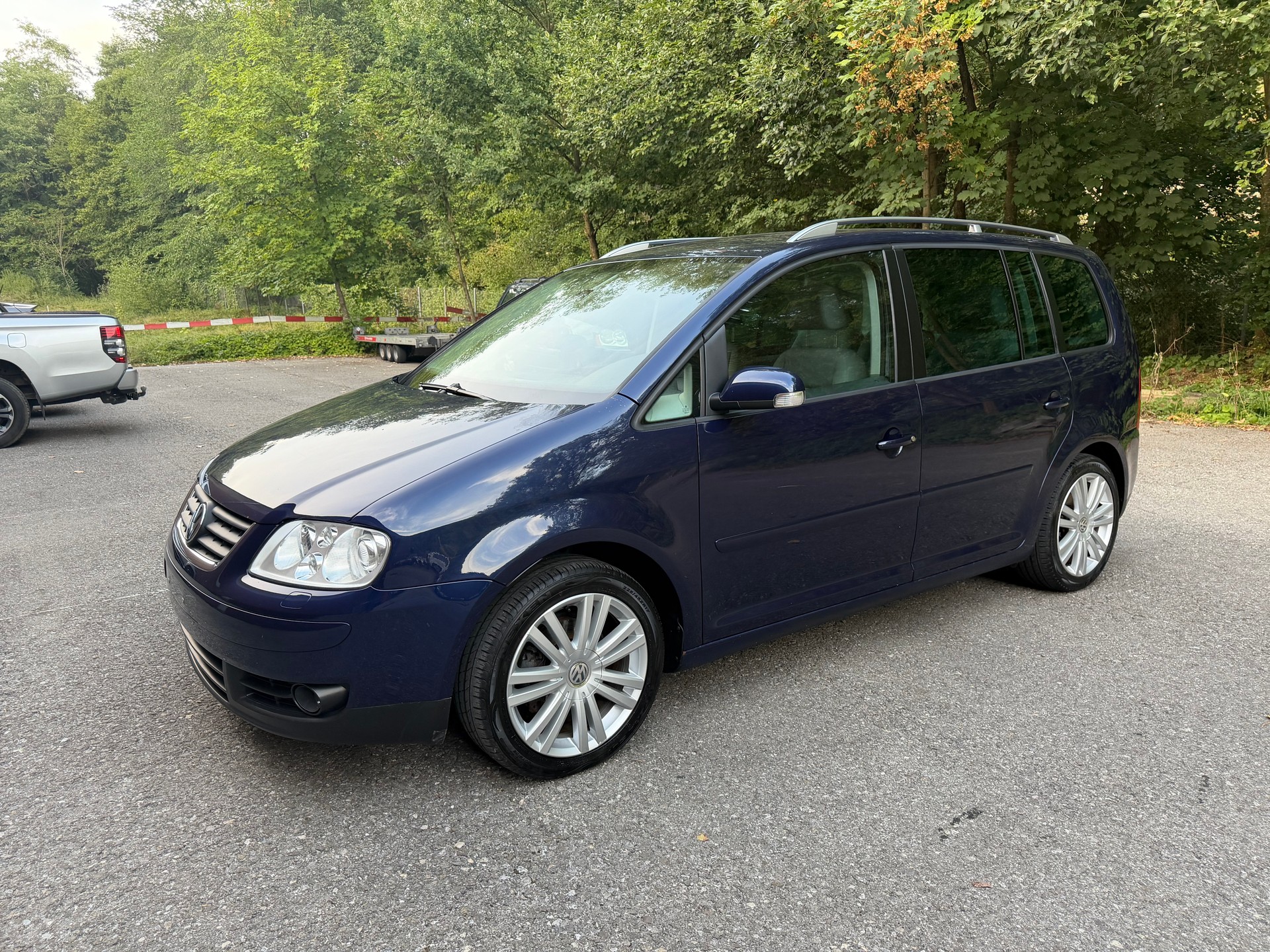 VW Touran 2.0 TDI Trendline-image-1