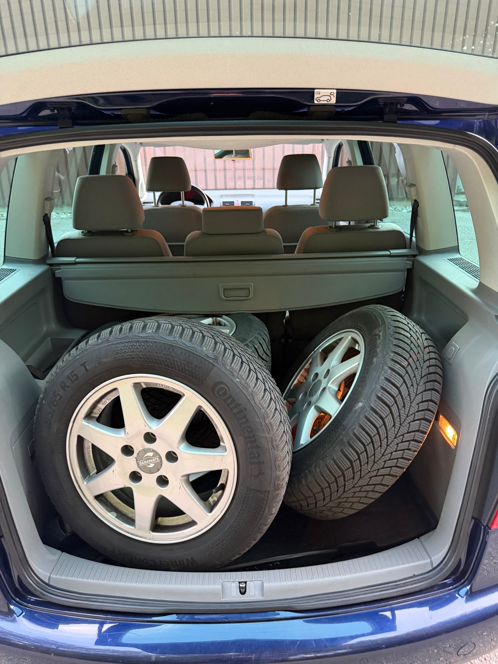 VW Touran 2.0 TDI Trendline-image-8
