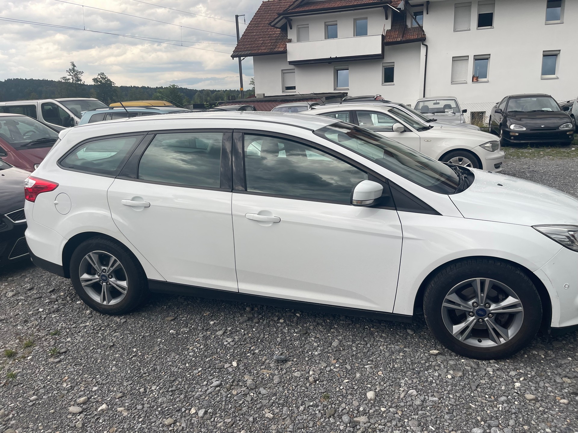 FORD Focus 1.0 SCTi Titanium-image-1