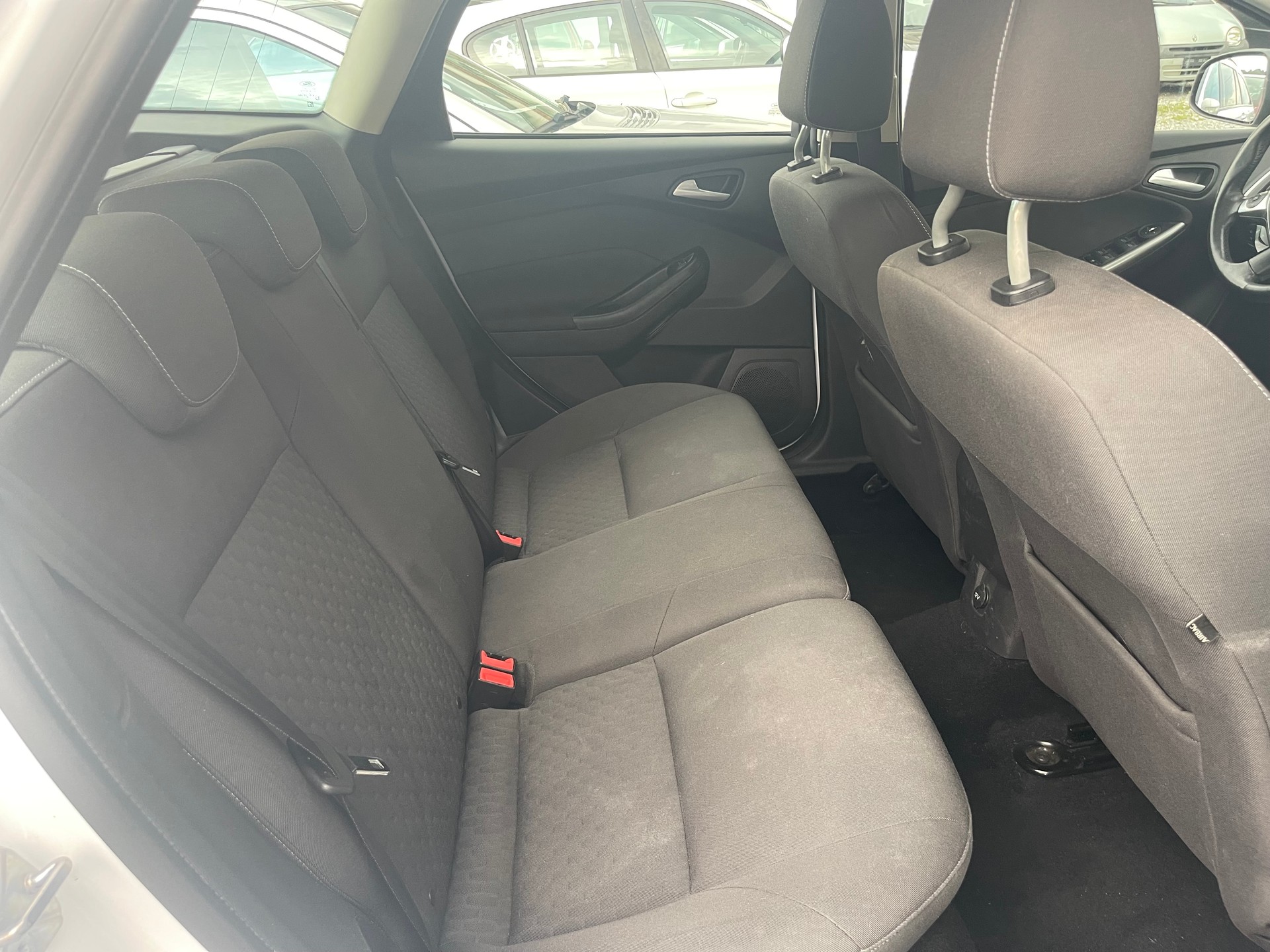 FORD Focus 1.0 SCTi Titanium-image-8