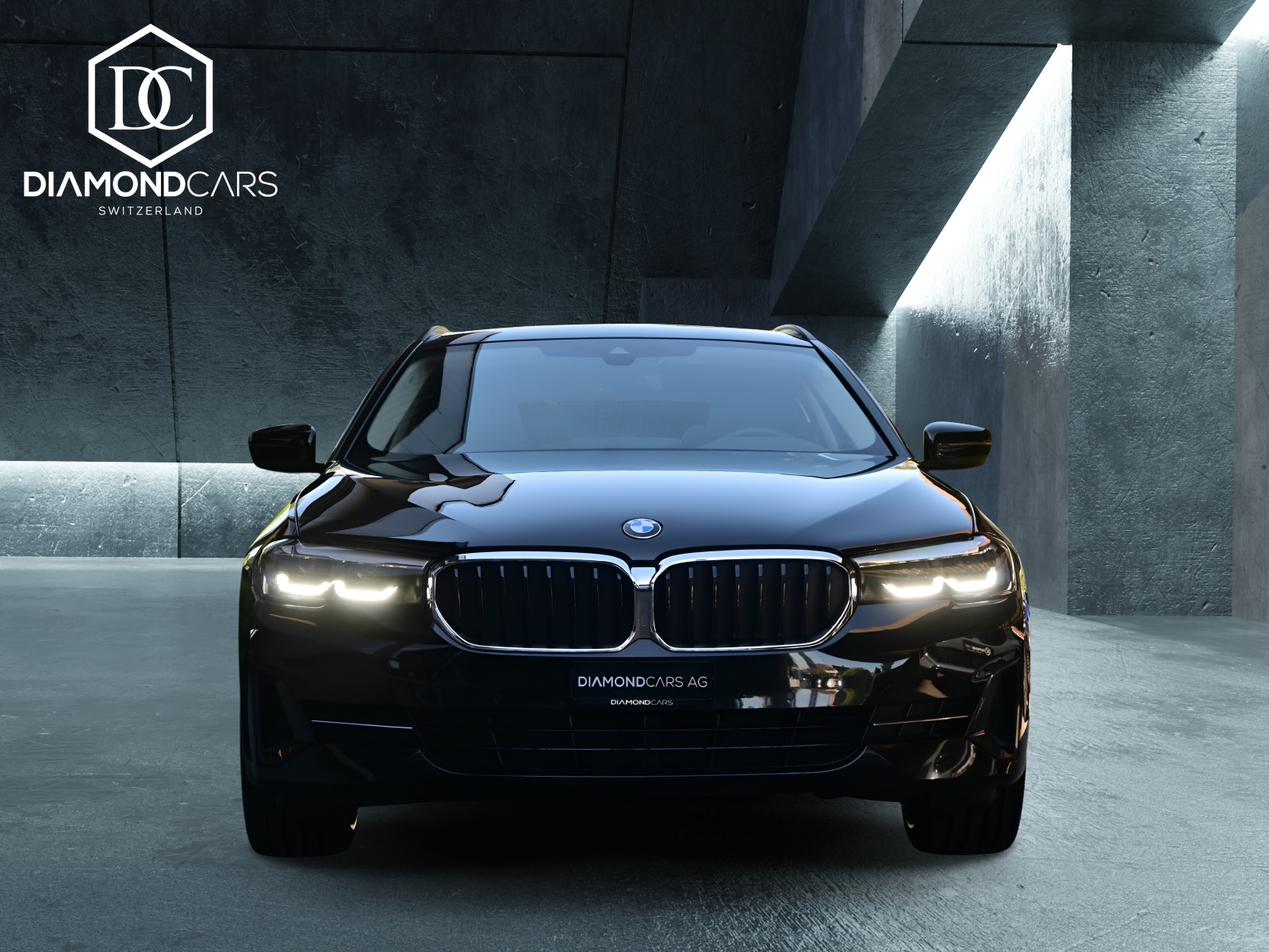 BMW 520d xDrive Touring-showroom-element-1