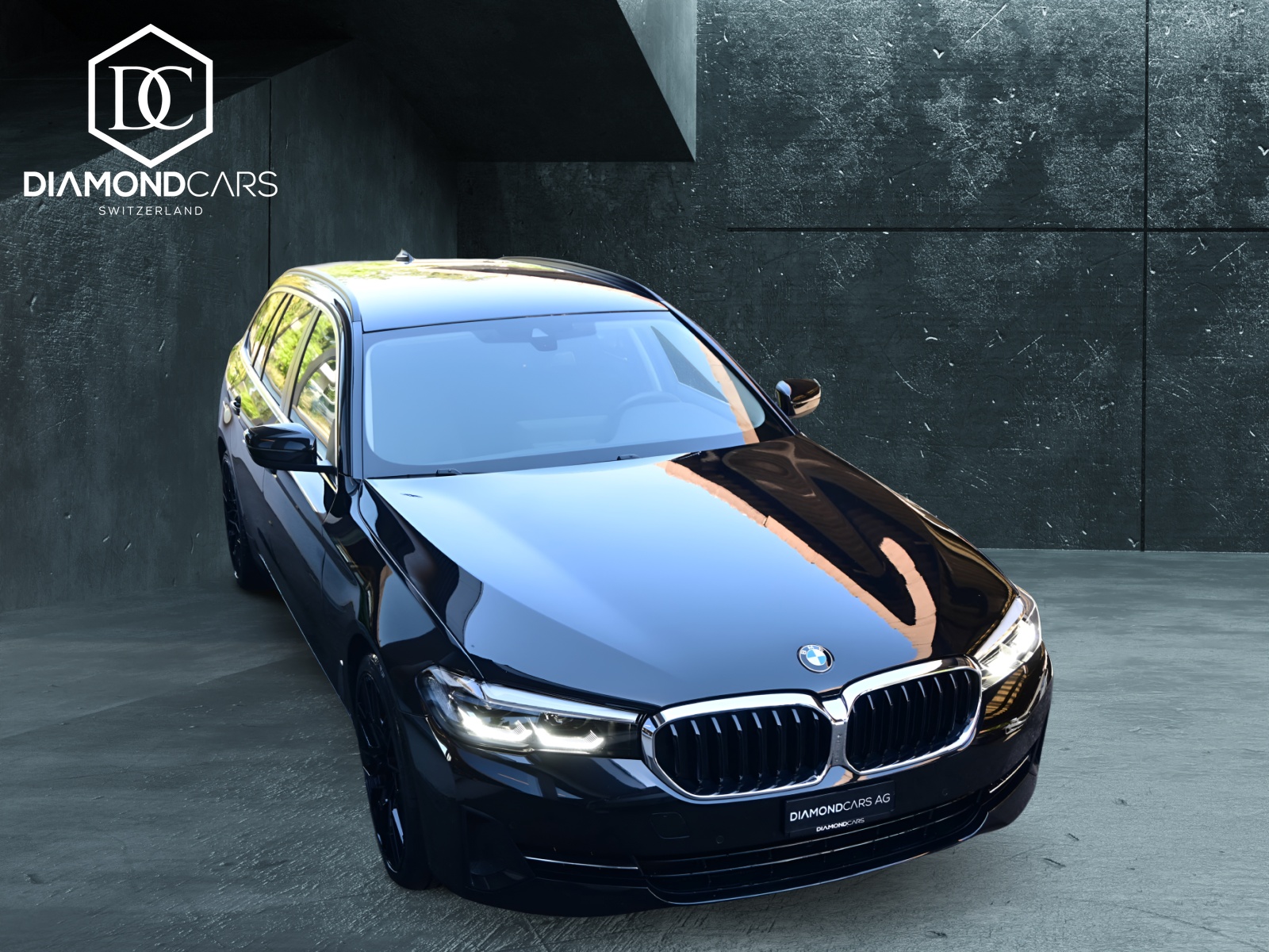BMW 520d xDrive Touring-showroom-element-2