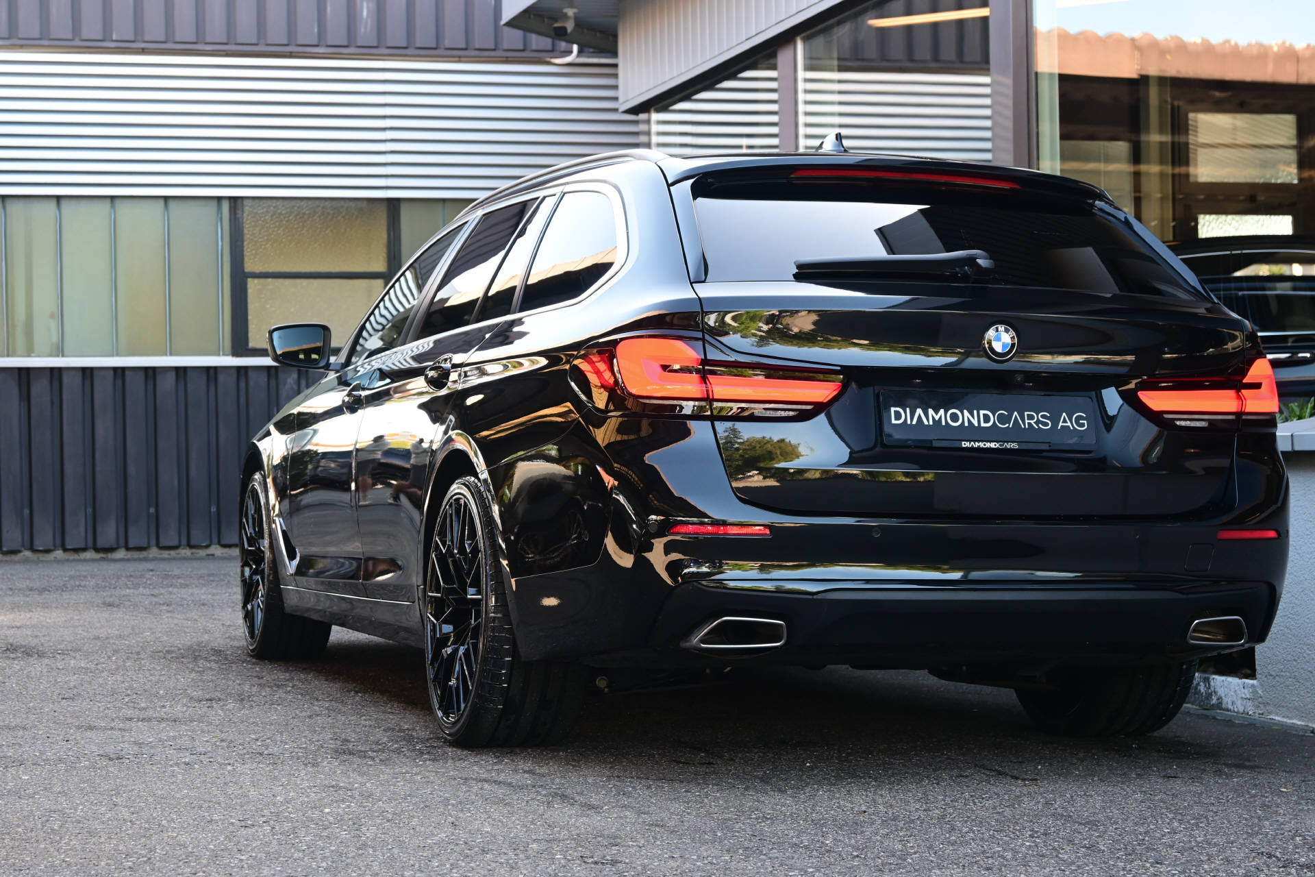 BMW 520d xDrive Touring-image-5