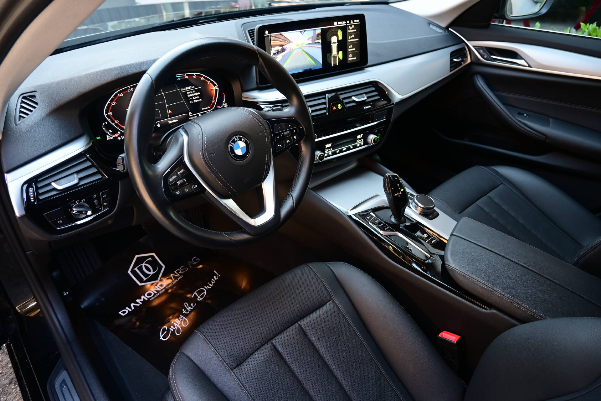 BMW 520d xDrive Touring-image-10