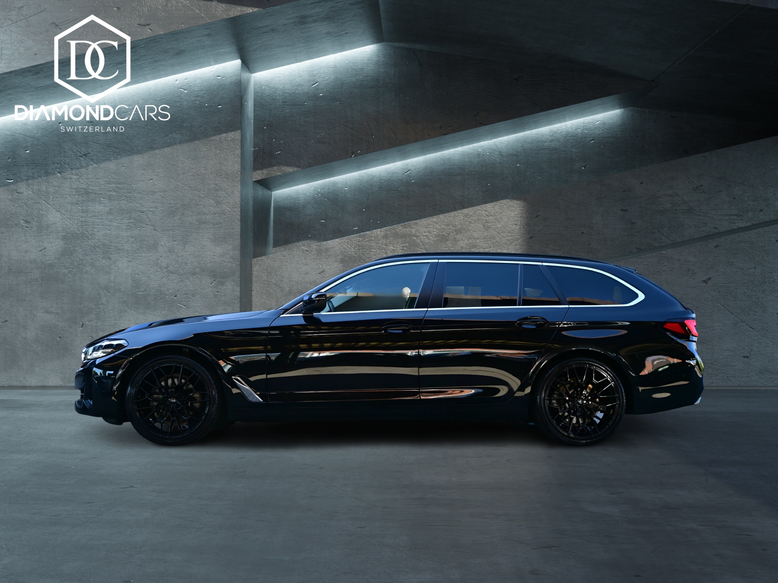 BMW 520d xDrive Touring-showroom-element-3
