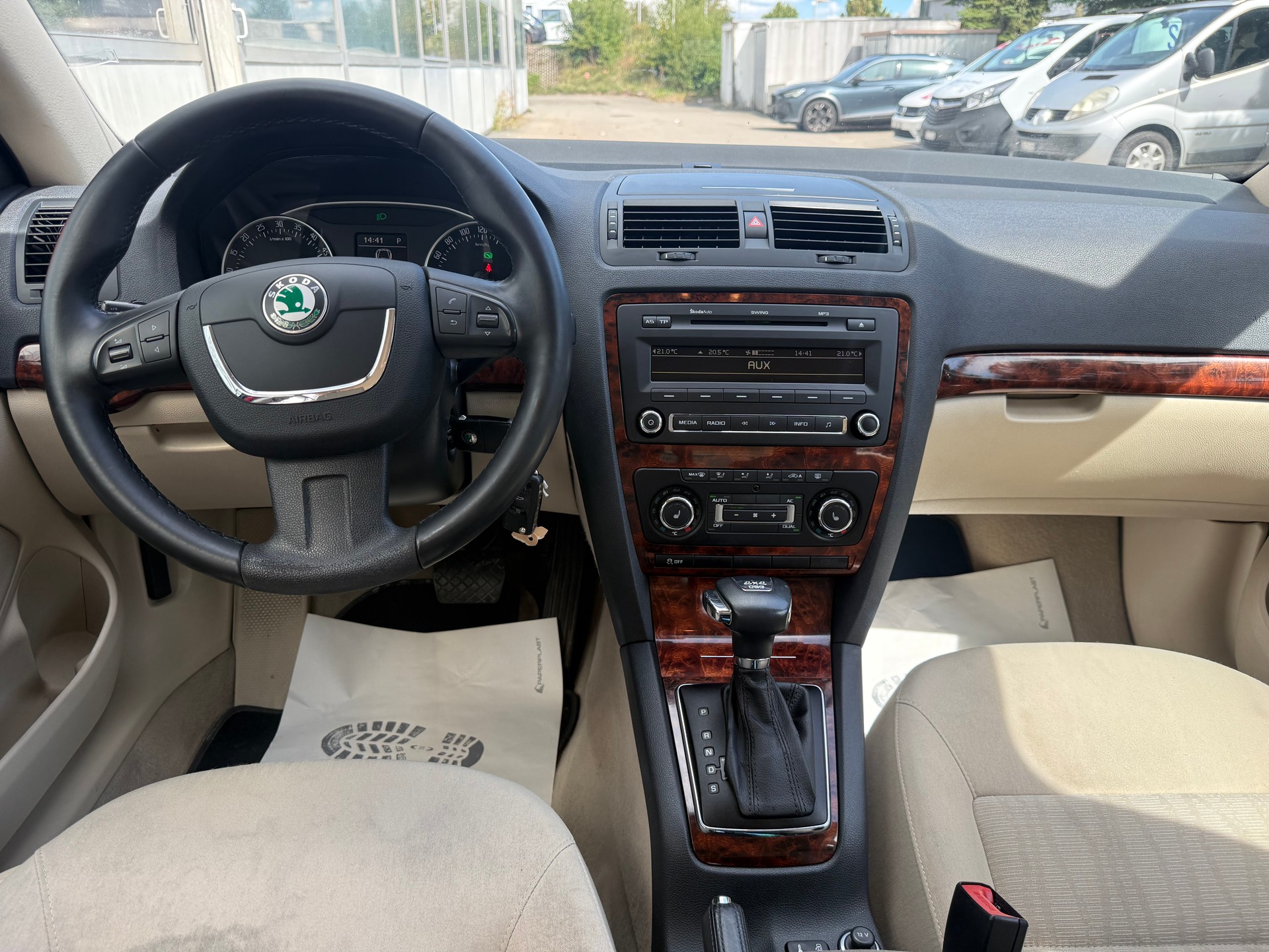 SKODA Octavia Combi 2.0 TDI Adventure 4x4 DSG || Frisch ab MFK-image-10