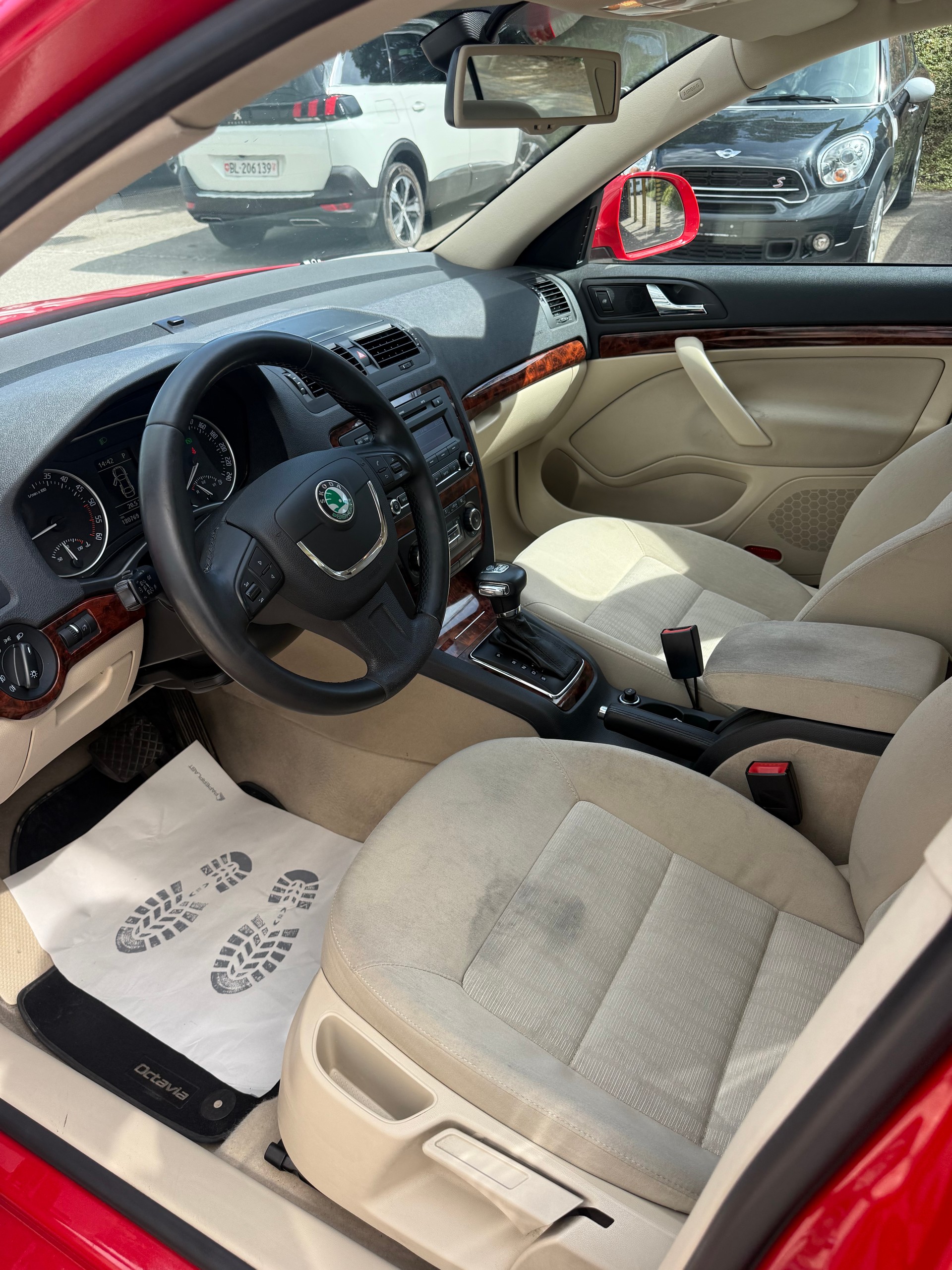 SKODA Octavia Combi 2.0 TDI Adventure 4x4 DSG || Frisch ab MFK-image-12