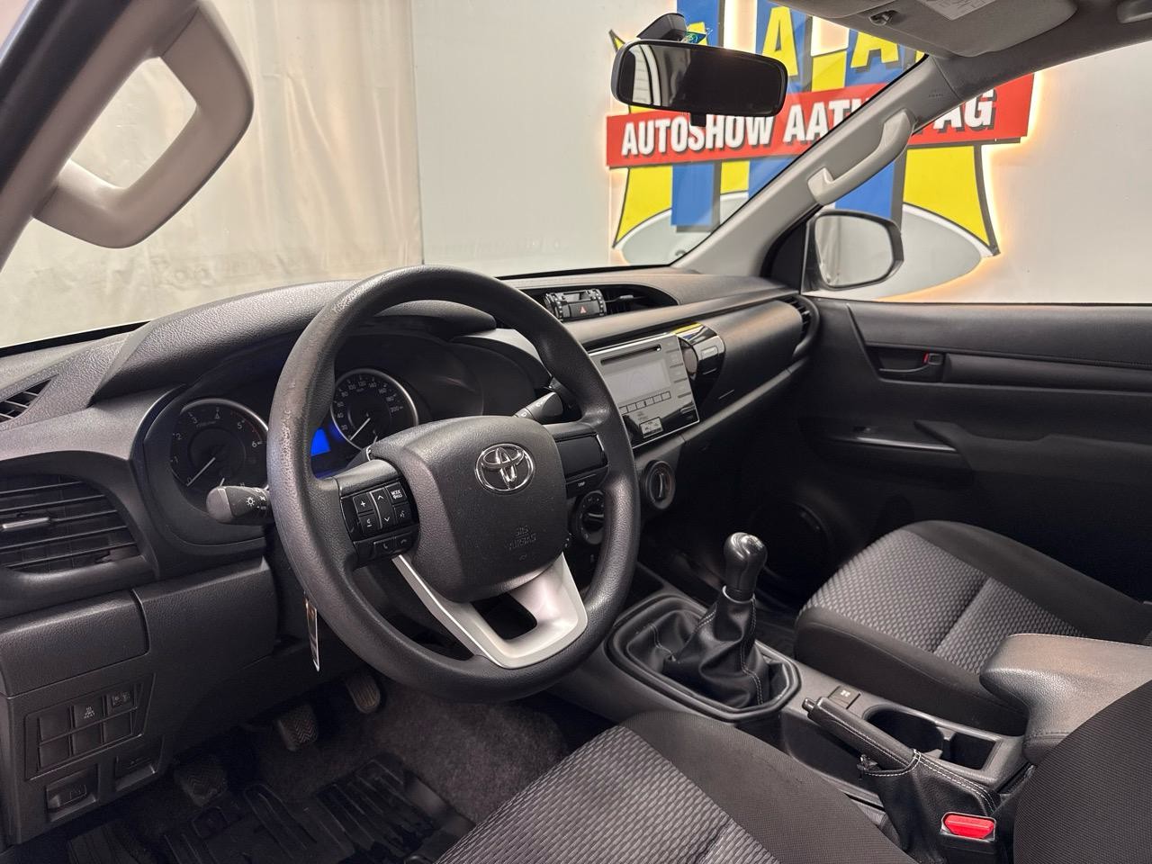 TOYOTA Hilux 2.4D-4D Luna Double Cab 4x4-image-2