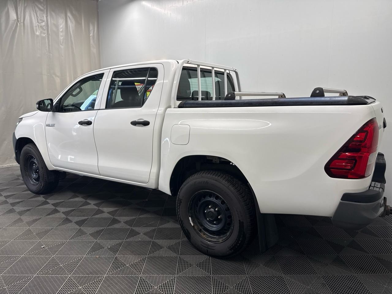 TOYOTA Hilux 2.4D-4D Luna Double Cab 4x4-image-1