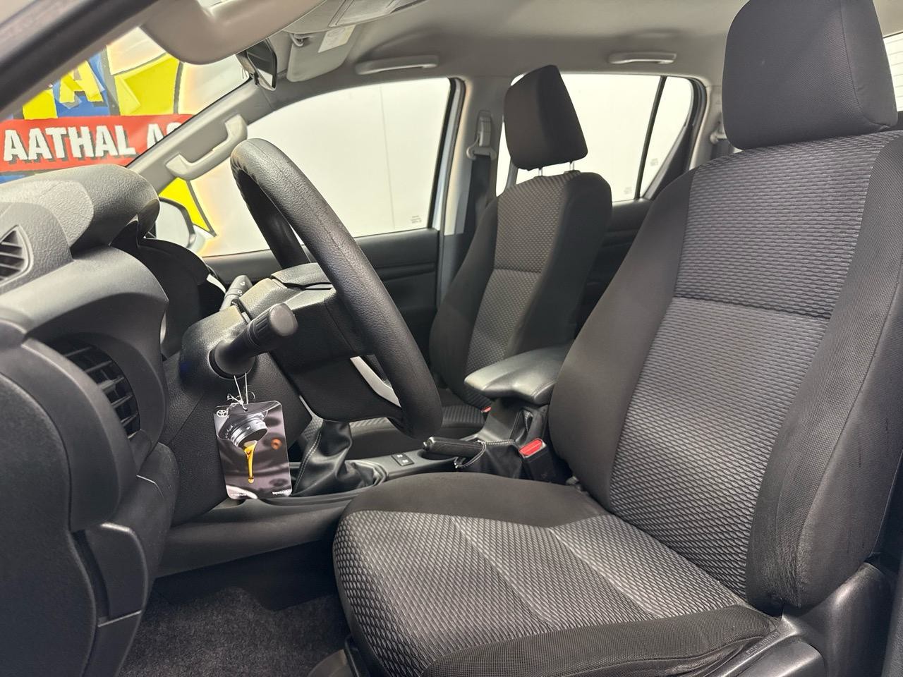 TOYOTA Hilux 2.4D-4D Luna Double Cab 4x4-image-3