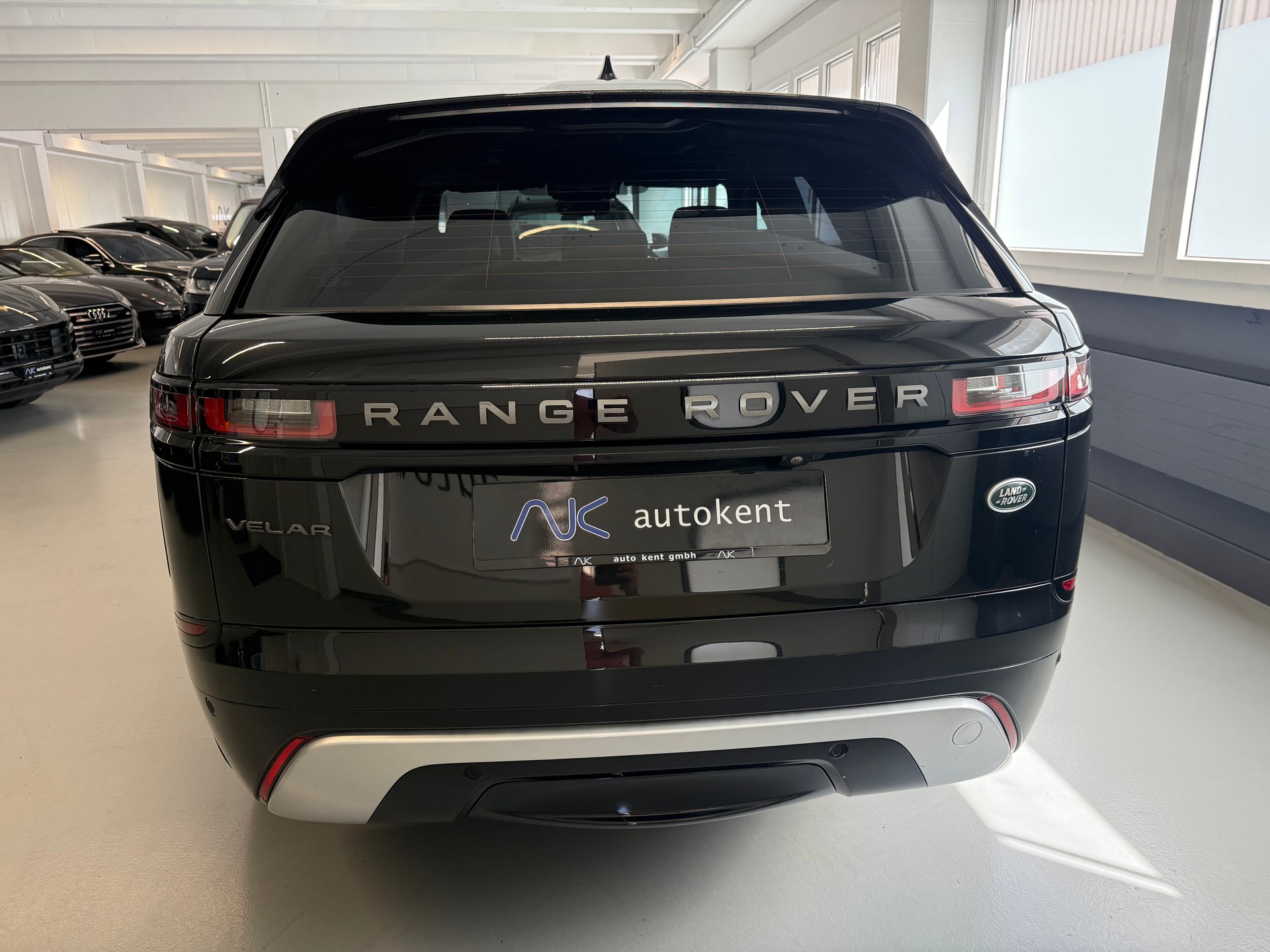 LAND ROVER Range Rover Velar R-Dynamic D 200 SE Automatic-image-4