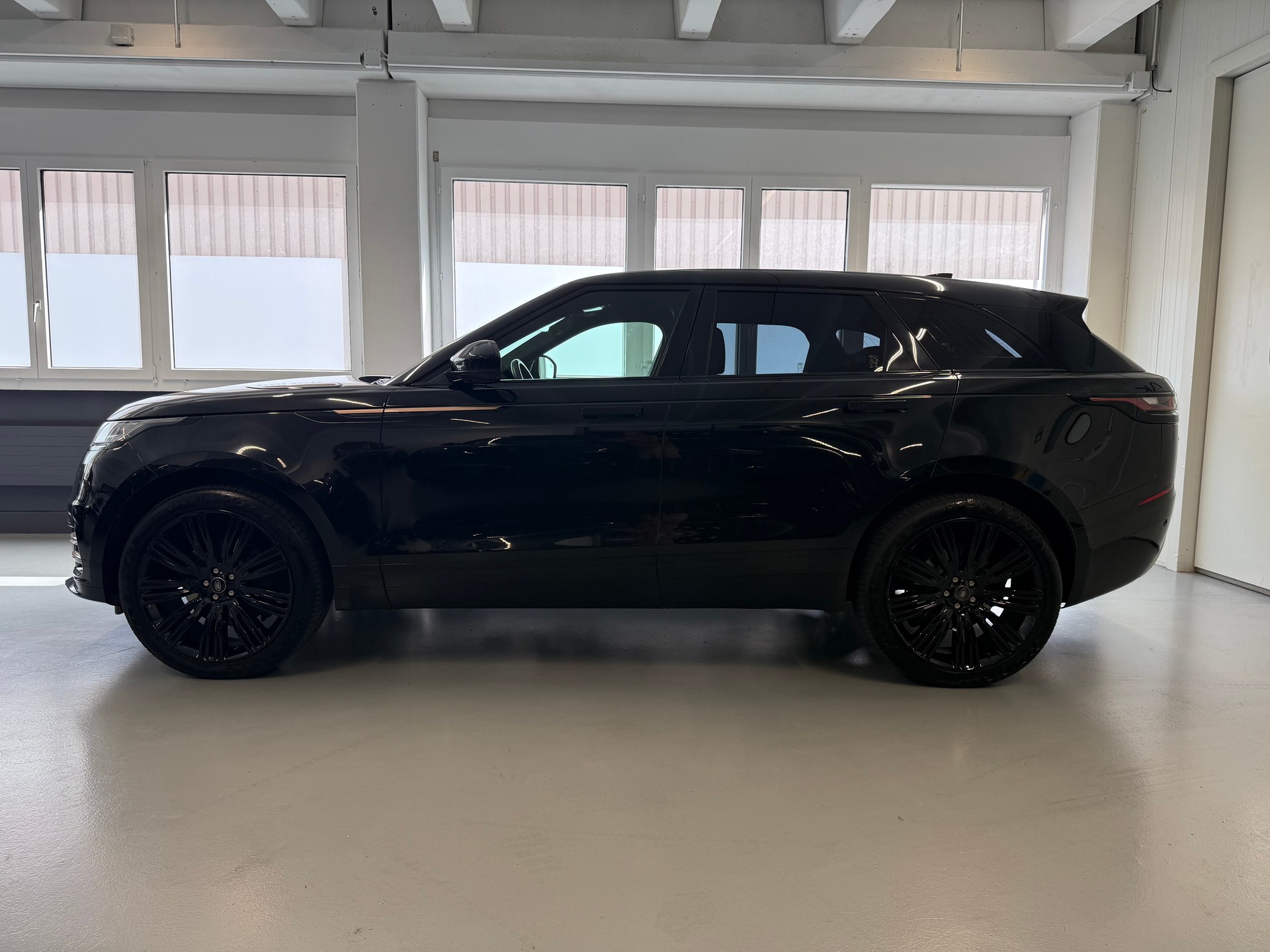 LAND ROVER Range Rover Velar R-Dynamic D 200 SE Automatic-showroom-element-2