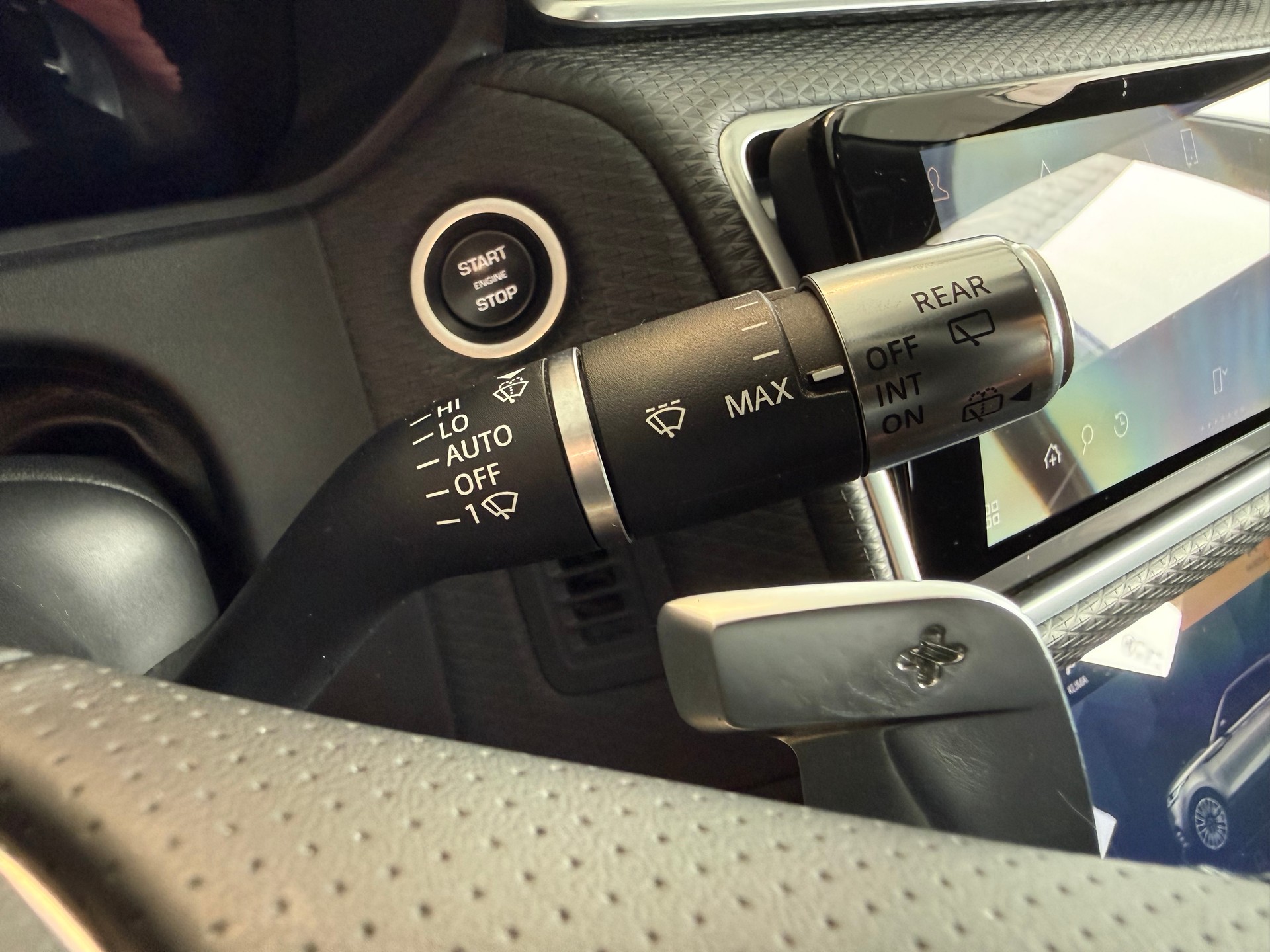 LAND ROVER Range Rover Velar R-Dynamic D 200 SE Automatic-image-10