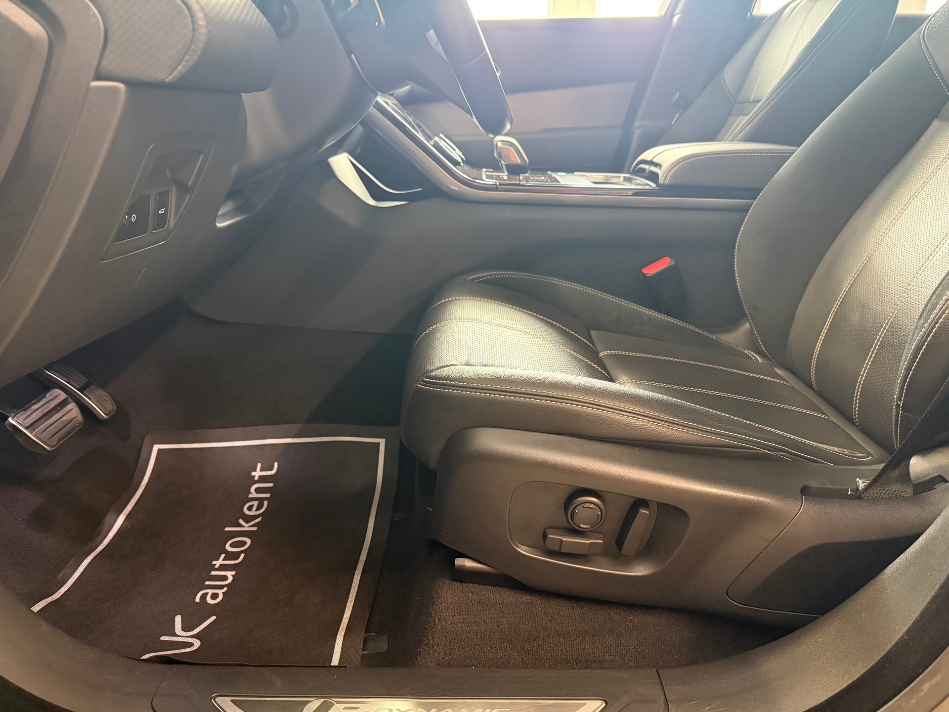 LAND ROVER Range Rover Velar R-Dynamic D 200 SE Automatic-image-16