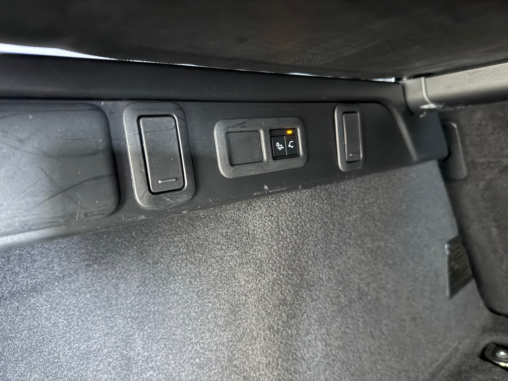 LAND ROVER Range Rover Velar R-Dynamic D 200 SE Automatic-image-7