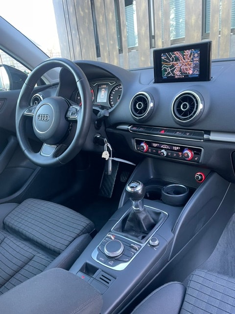 AUDI A3 Sportback 2.0 TDI Attraction quattro-image-22