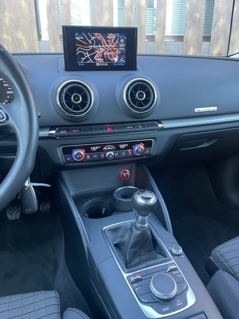 AUDI A3 Sportback 2.0 TDI Attraction quattro-image-21
