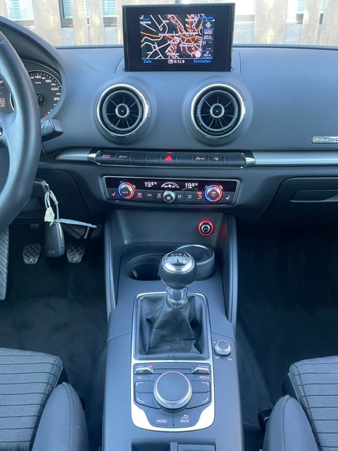 AUDI A3 Sportback 2.0 TDI Attraction quattro-image-20