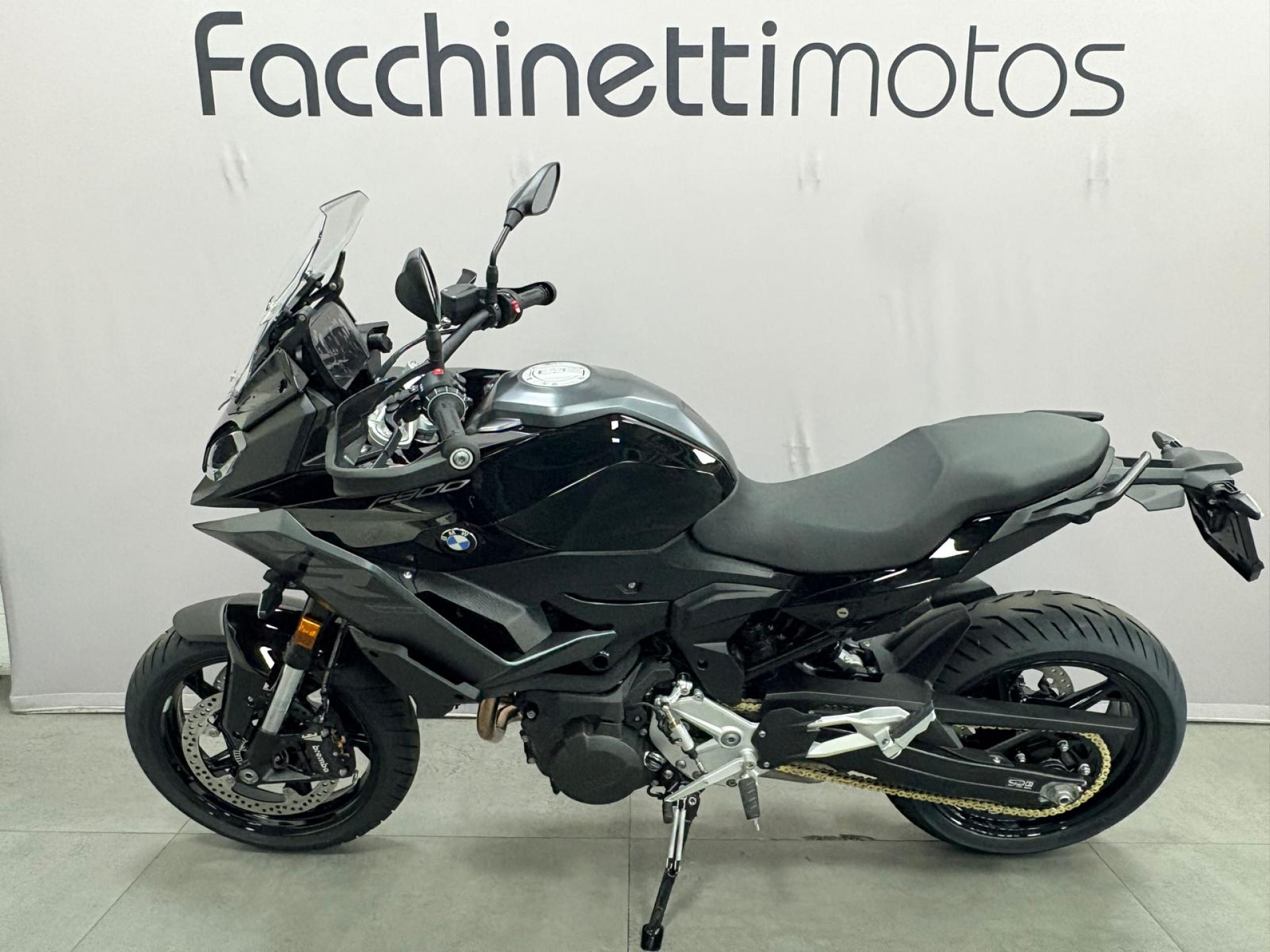 BMW F 900 XR A2 Triple Black-showroom-element-2