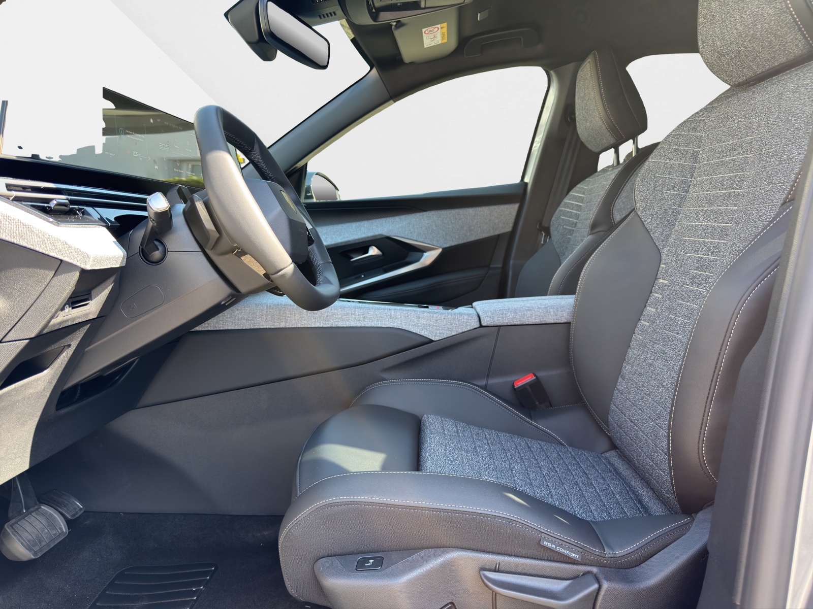 PEUGEOT 3008 1.2 Hybrid 145 Allure Premium-image-8