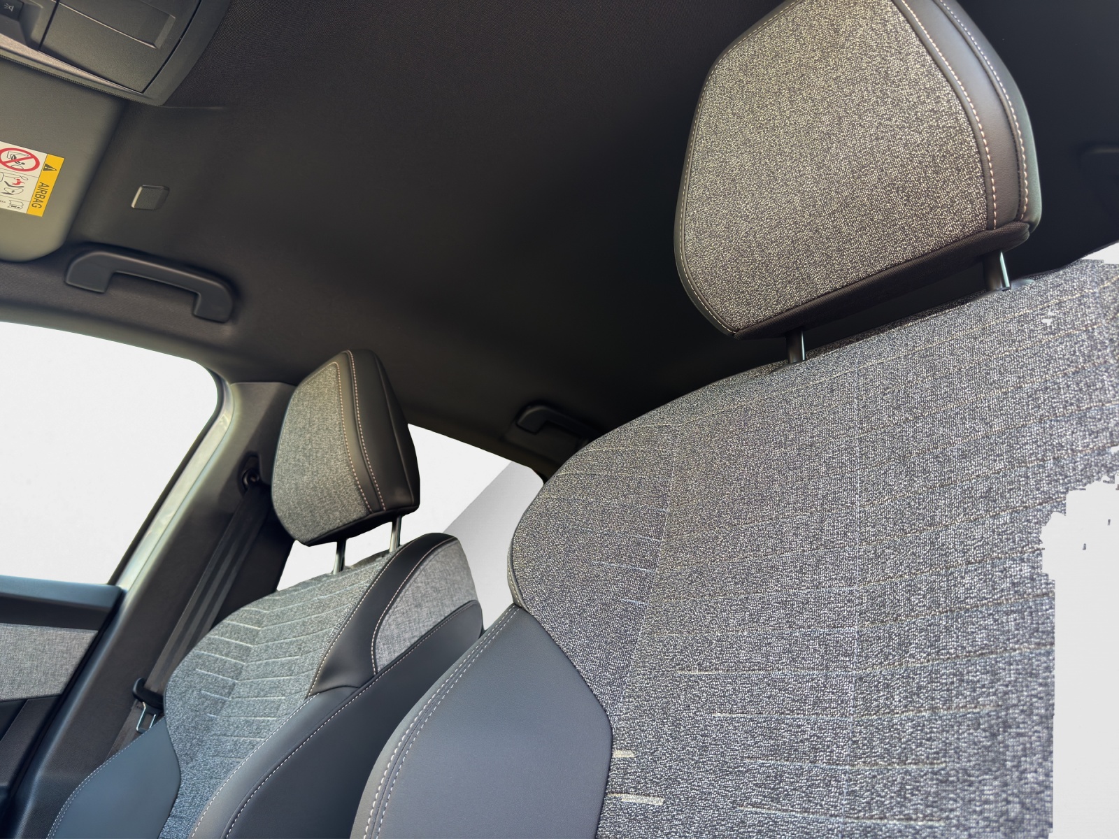 PEUGEOT 3008 1.2 Hybrid 145 Allure Premium-image-18