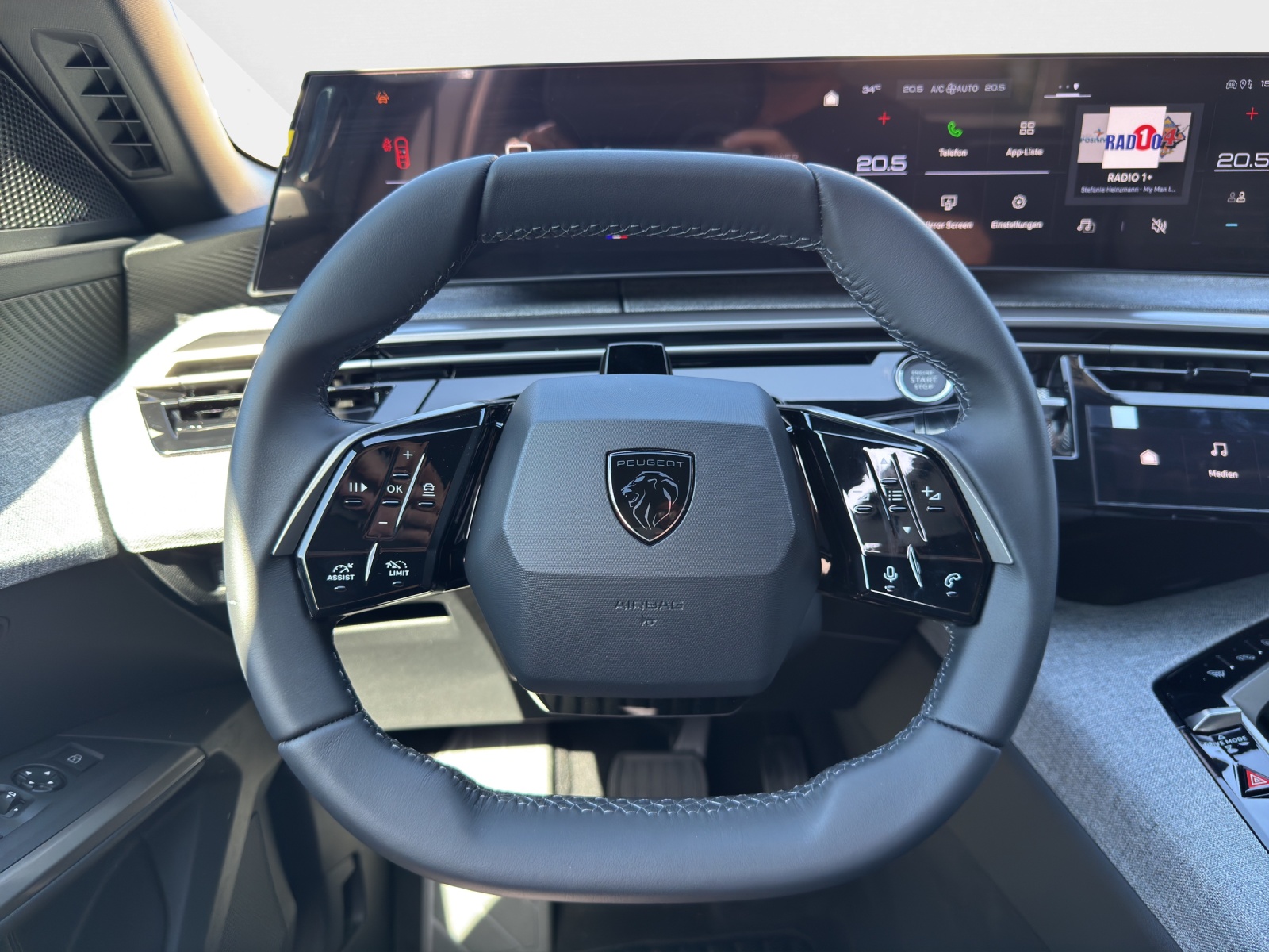 PEUGEOT 3008 1.2 Hybrid 145 Allure Premium-image-9