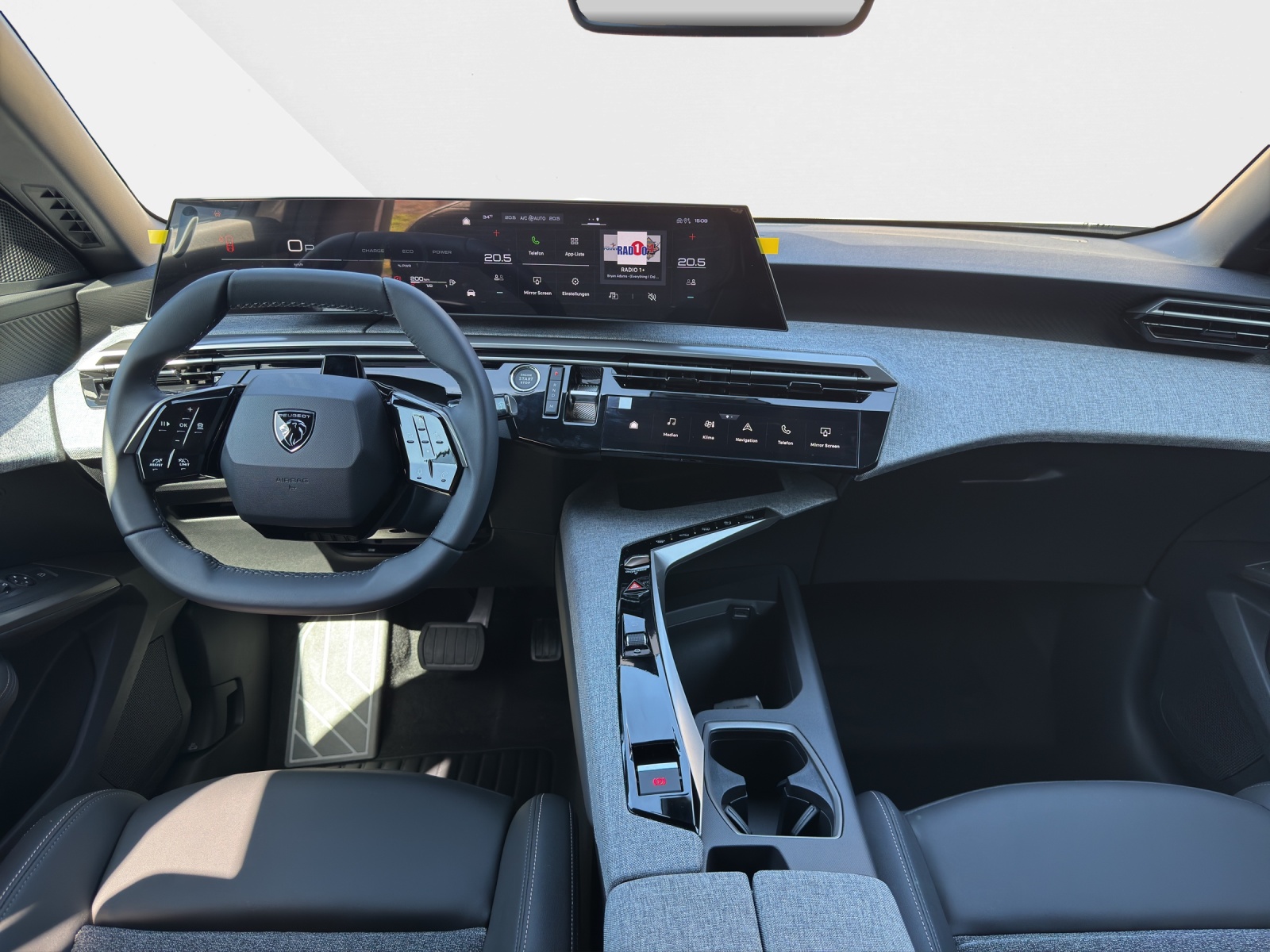 PEUGEOT 3008 1.2 Hybrid 145 Allure Premium-image-11