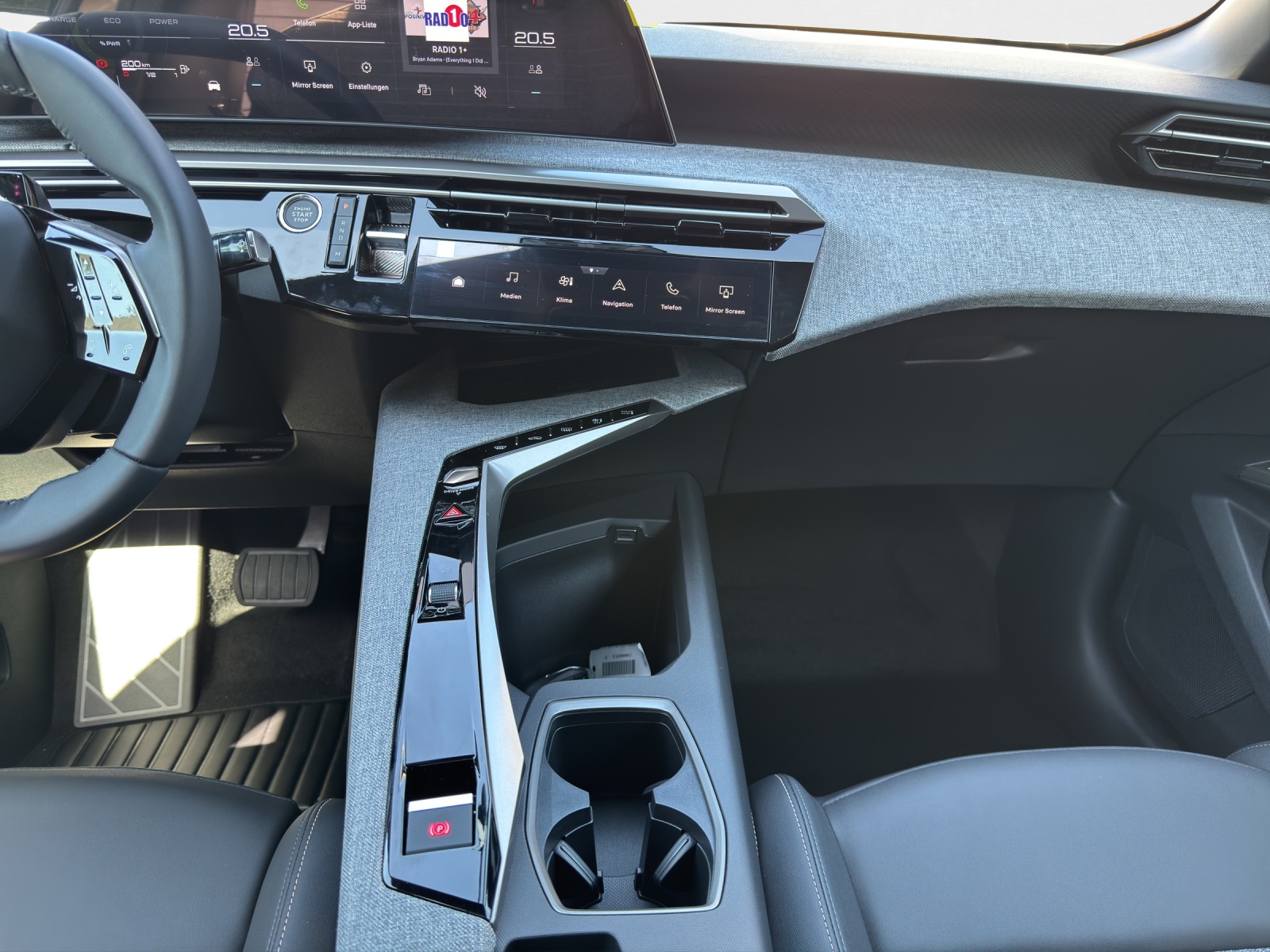 PEUGEOT 3008 1.2 Hybrid 145 Allure Premium-image-12
