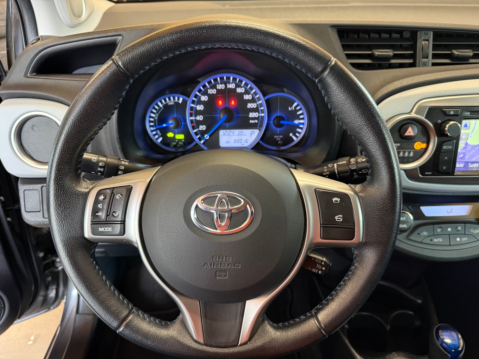 TOYOTA Yaris 1.5 VVT-i Hybrid Sol Premium CVT-image-9