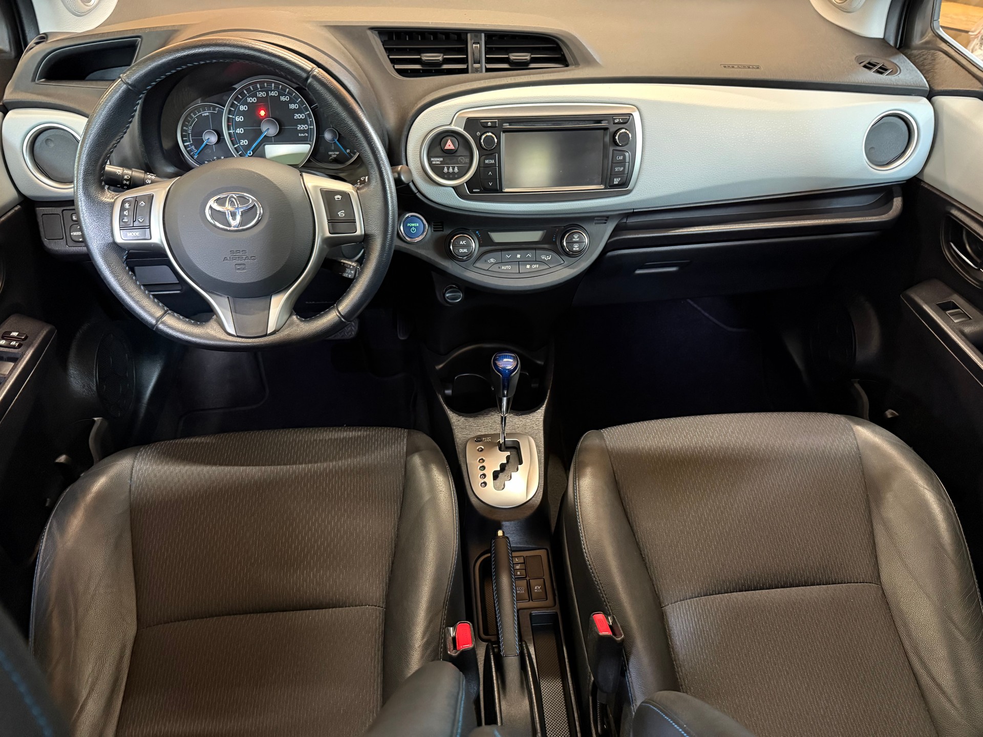 TOYOTA Yaris 1.5 VVT-i Hybrid Sol Premium CVT-image-8