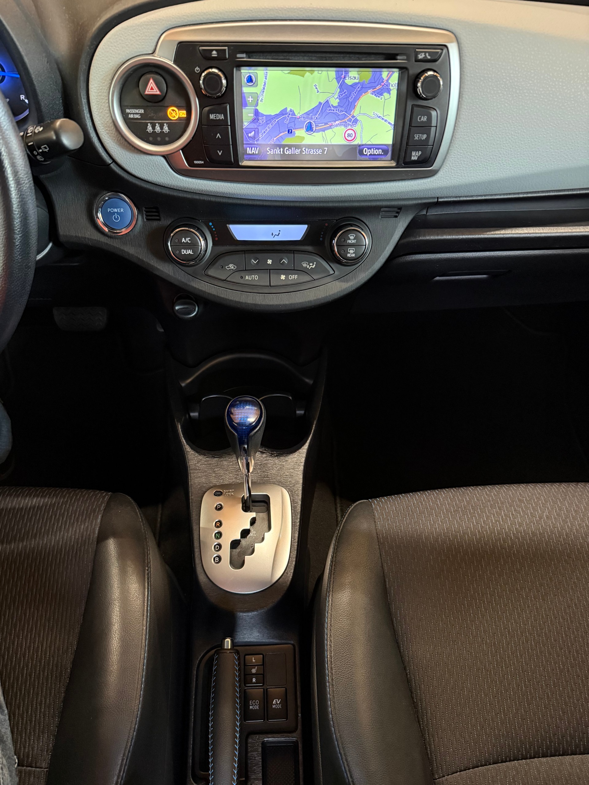 TOYOTA Yaris 1.5 VVT-i Hybrid Sol Premium CVT-image-11