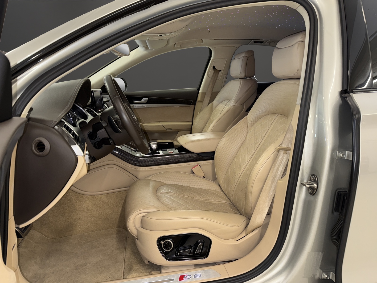 AUDI S8 4.0 TFSI V8 quattro tiptronic-image-6