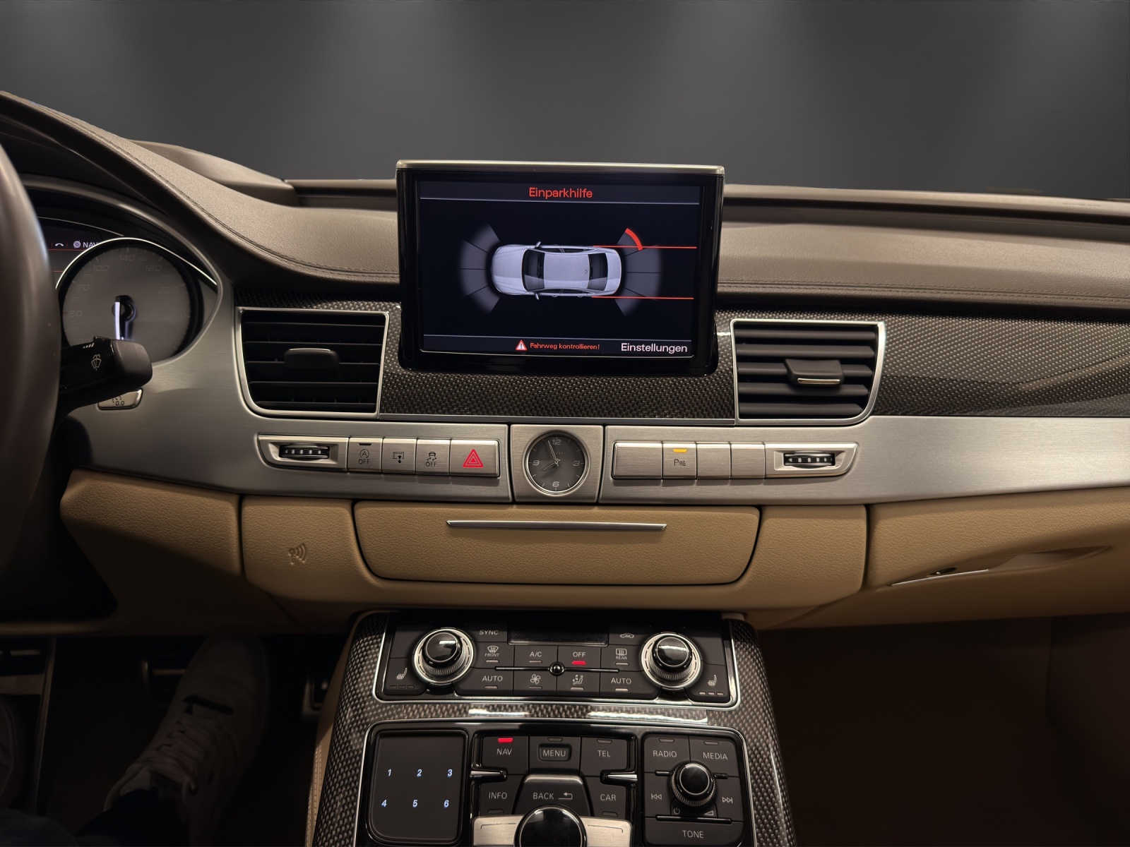 AUDI S8 4.0 TFSI V8 quattro tiptronic-image-11