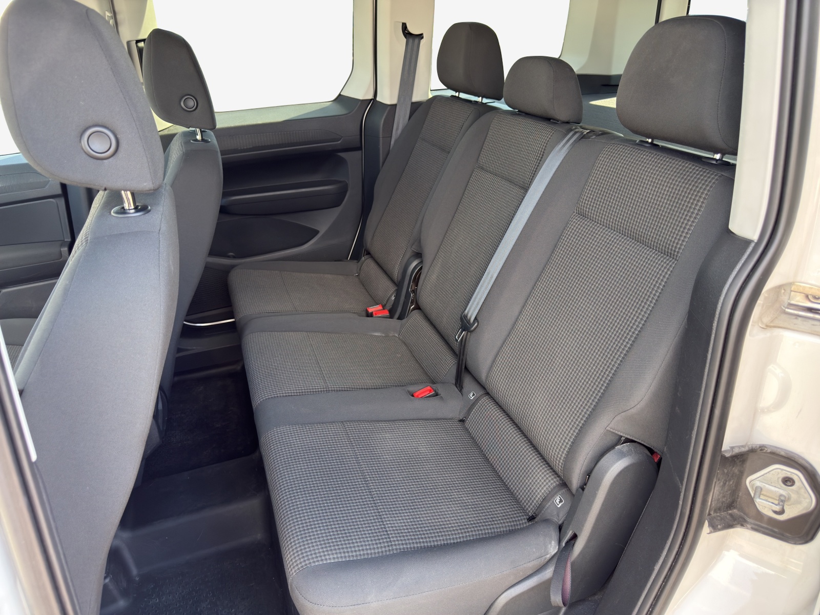 VW Caddy 2.0 TDI-image-0