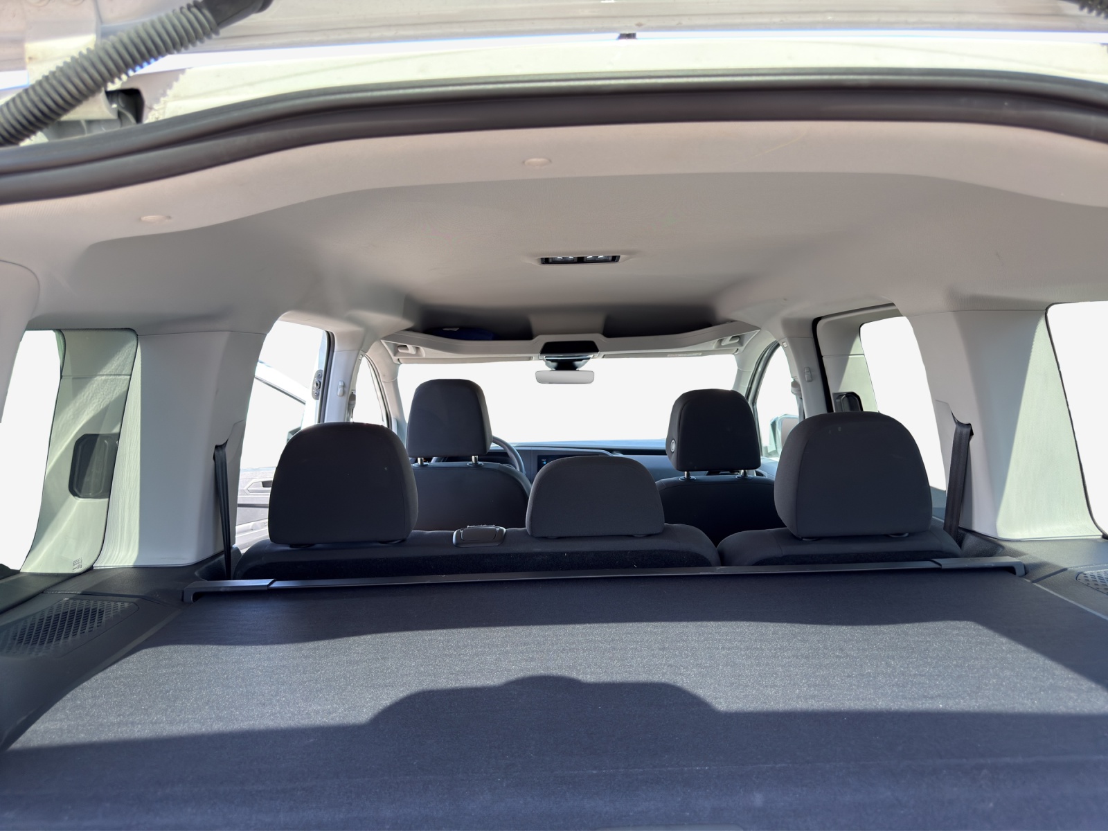 VW Caddy 2.0 TDI-image-1