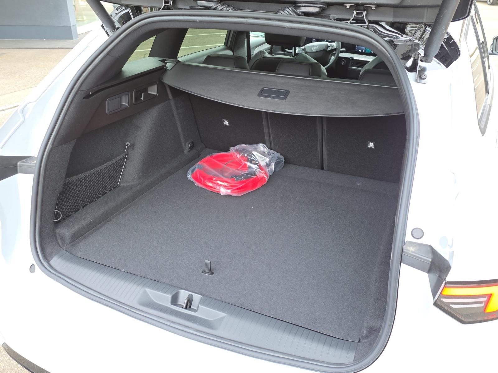 OPEL Astra-e Sports Tourer Ultimate-image-17