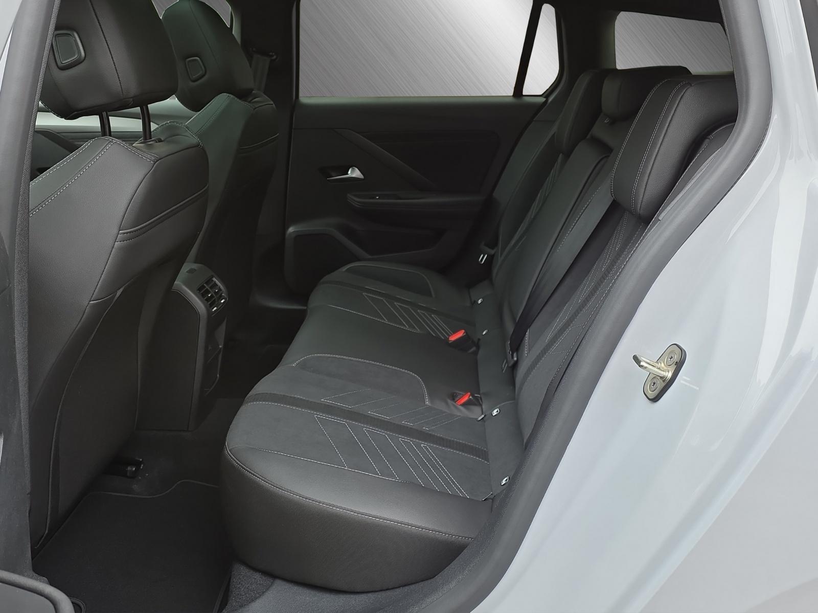 OPEL Astra-e Sports Tourer Ultimate-image-9