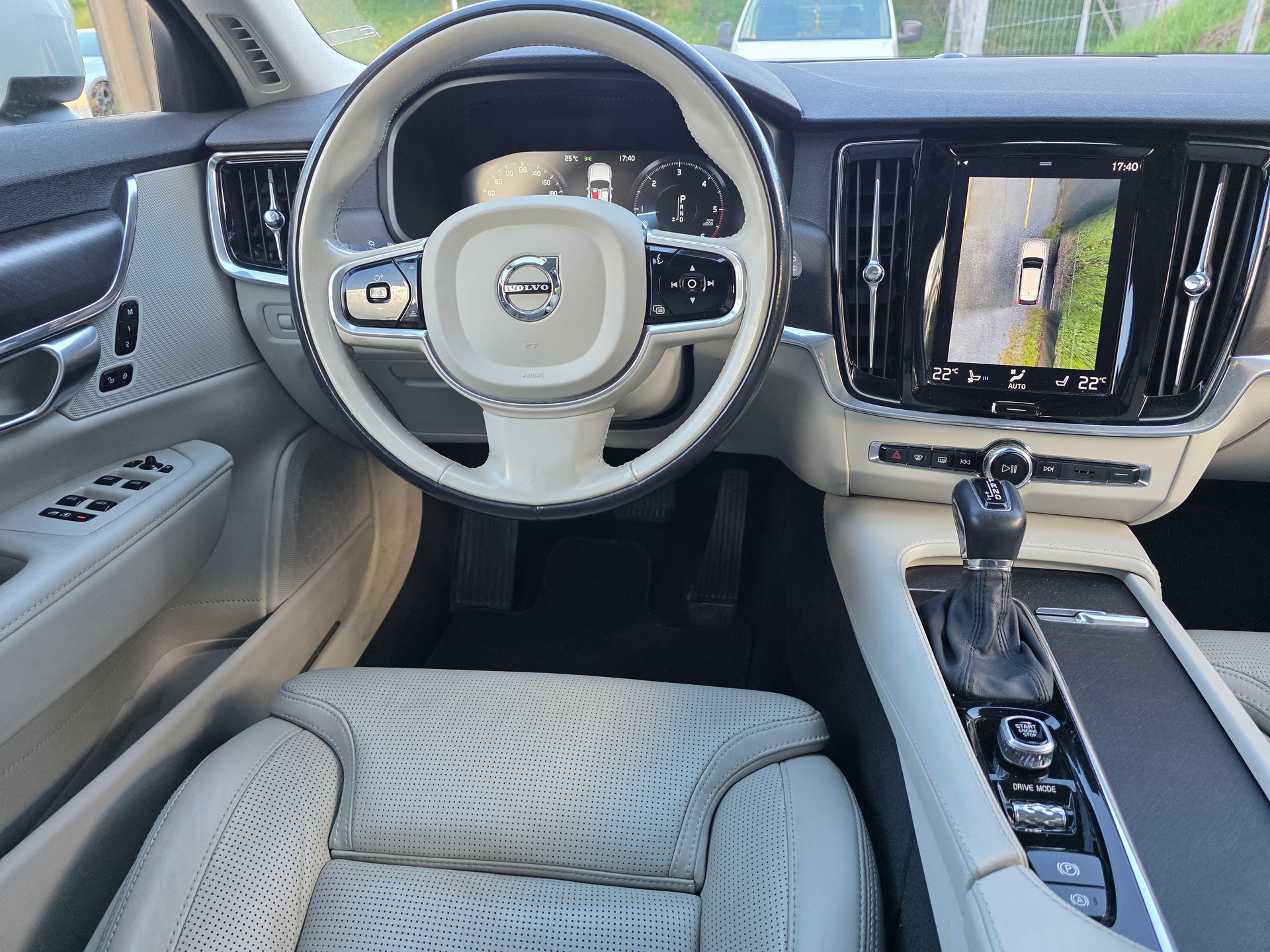 VOLVO Cross Country 2.0 D4 Pro AWD-image-3