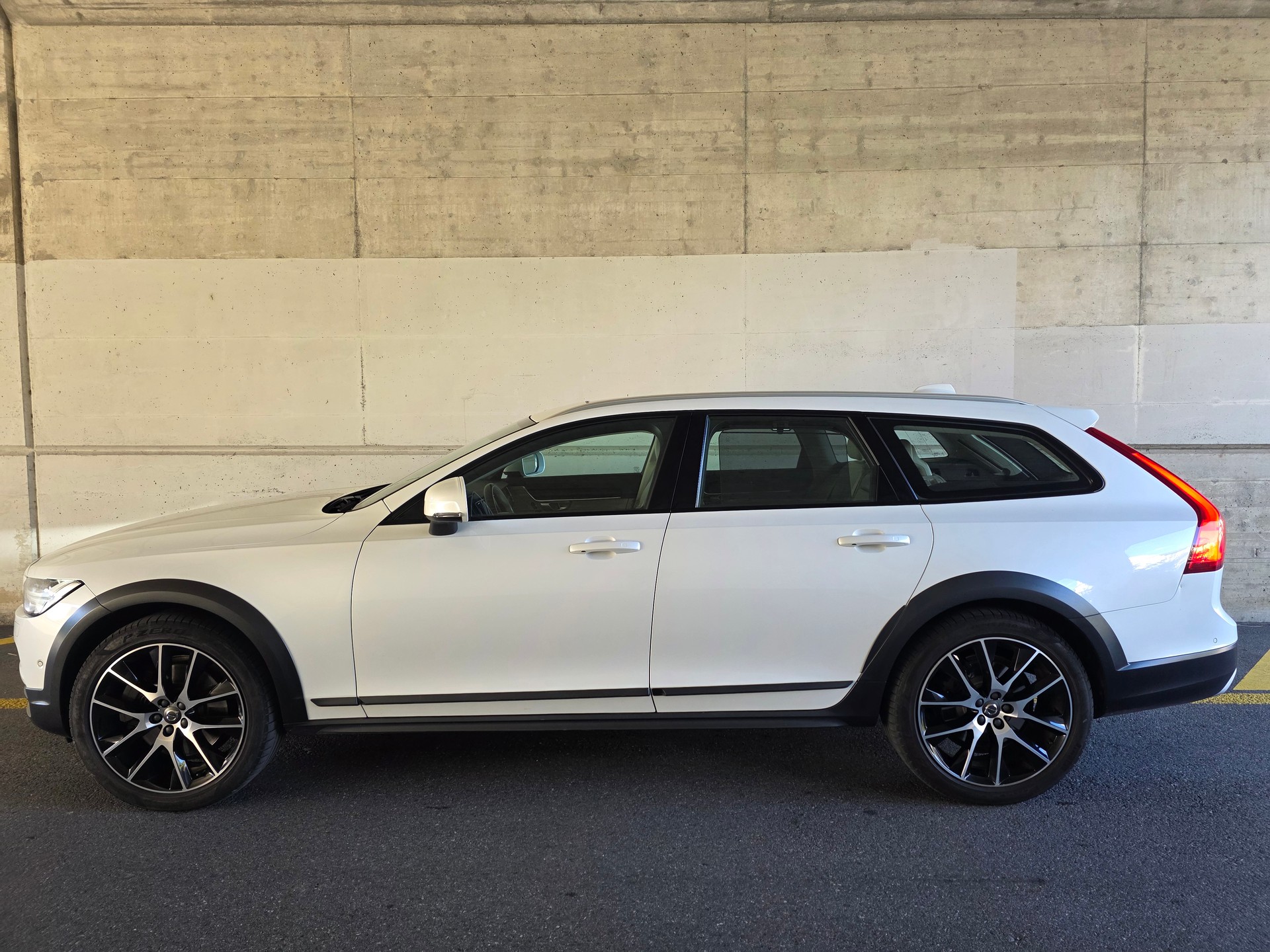 VOLVO Cross Country 2.0 D4 Pro AWD-image-1