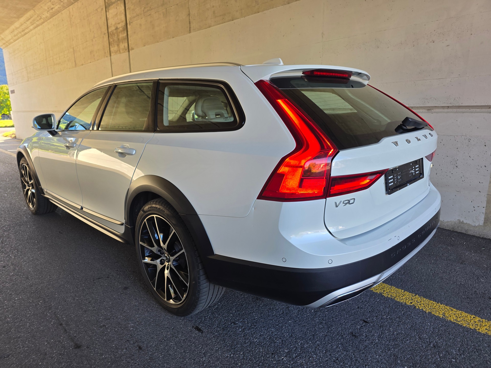 VOLVO Cross Country 2.0 D4 Pro AWD-image-2