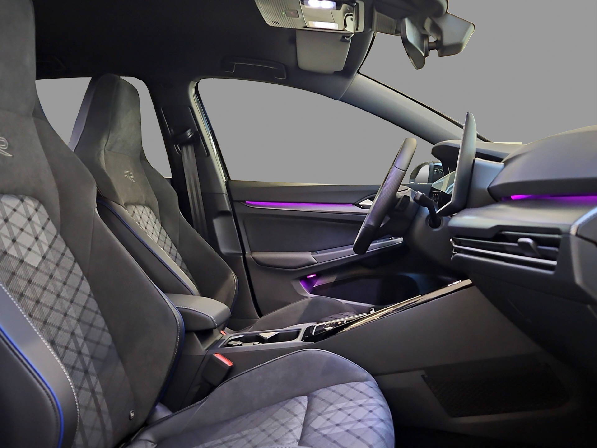 VW Golf VIII 1.5 eTSI R-Line DSG-image-13