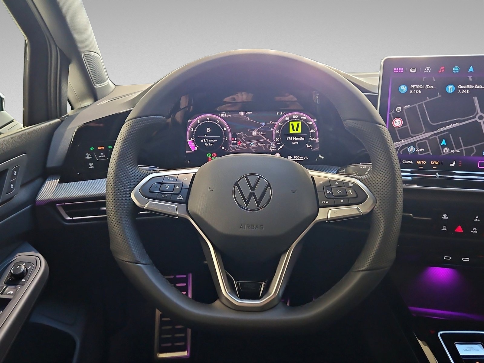 VW Golf VIII 1.5 eTSI R-Line DSG-image-7