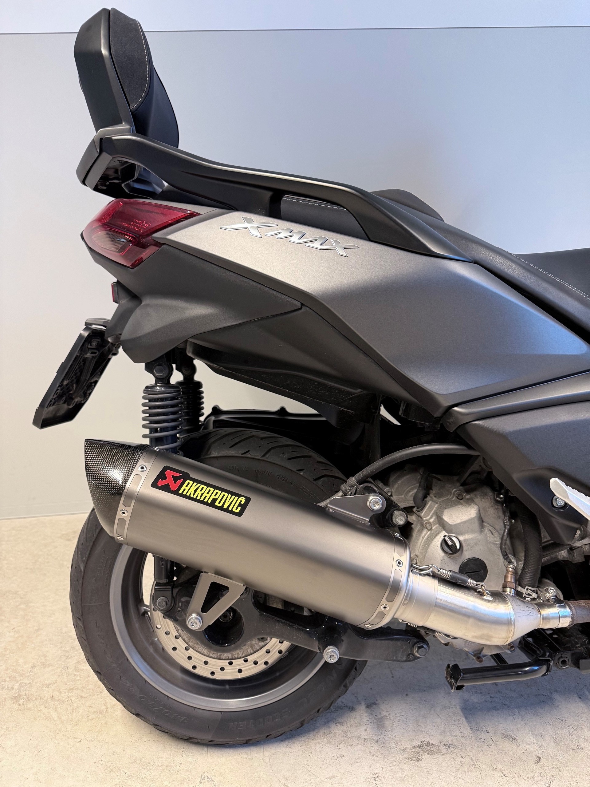 YAMAHA X-Max 300-showroom-element-3
