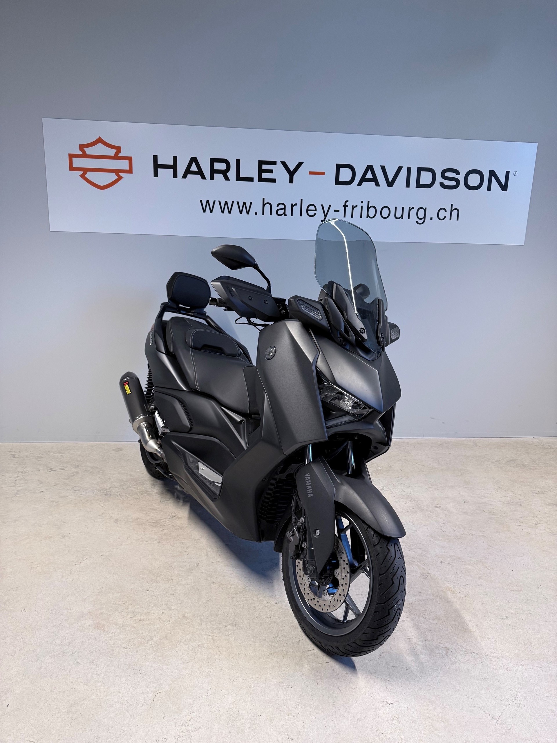 YAMAHA X-Max 300-showroom-element-1